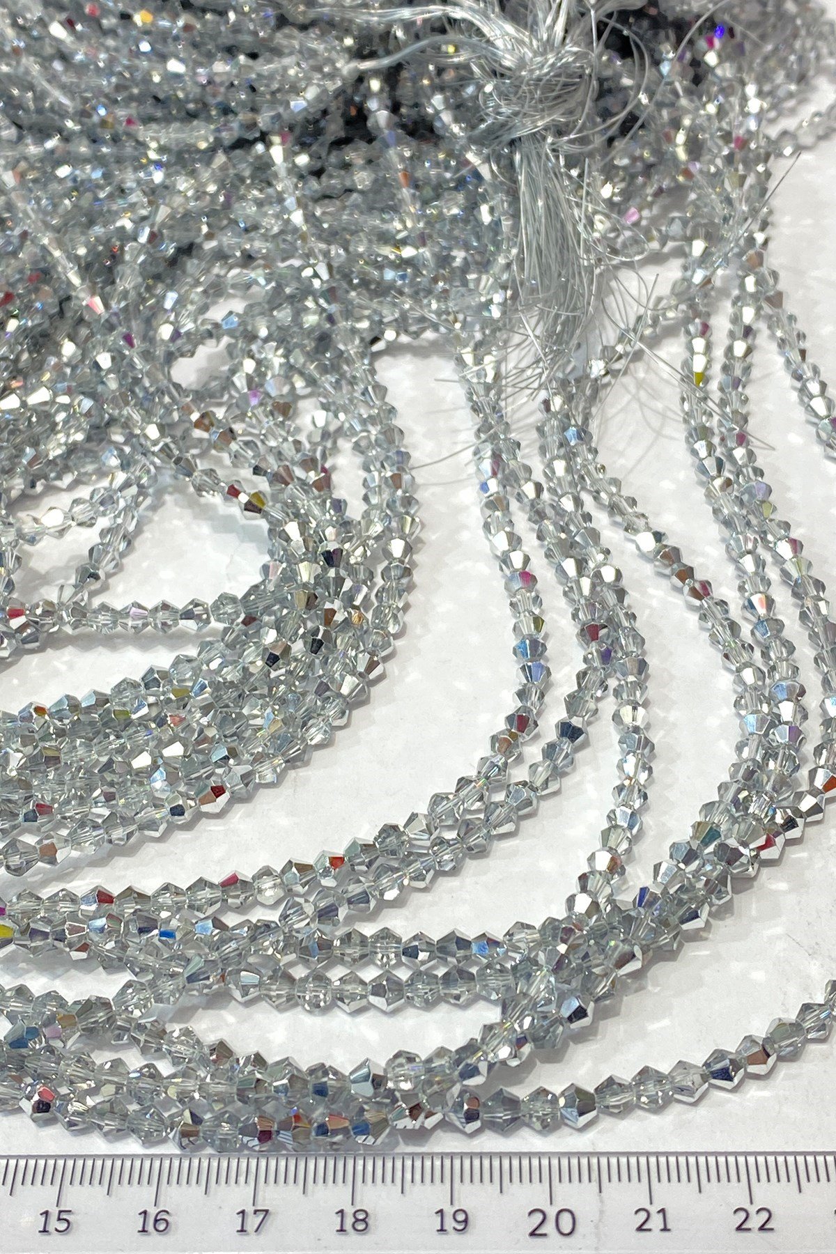Gümüş Pramit Dizi Kristal Boncuk 4 mm