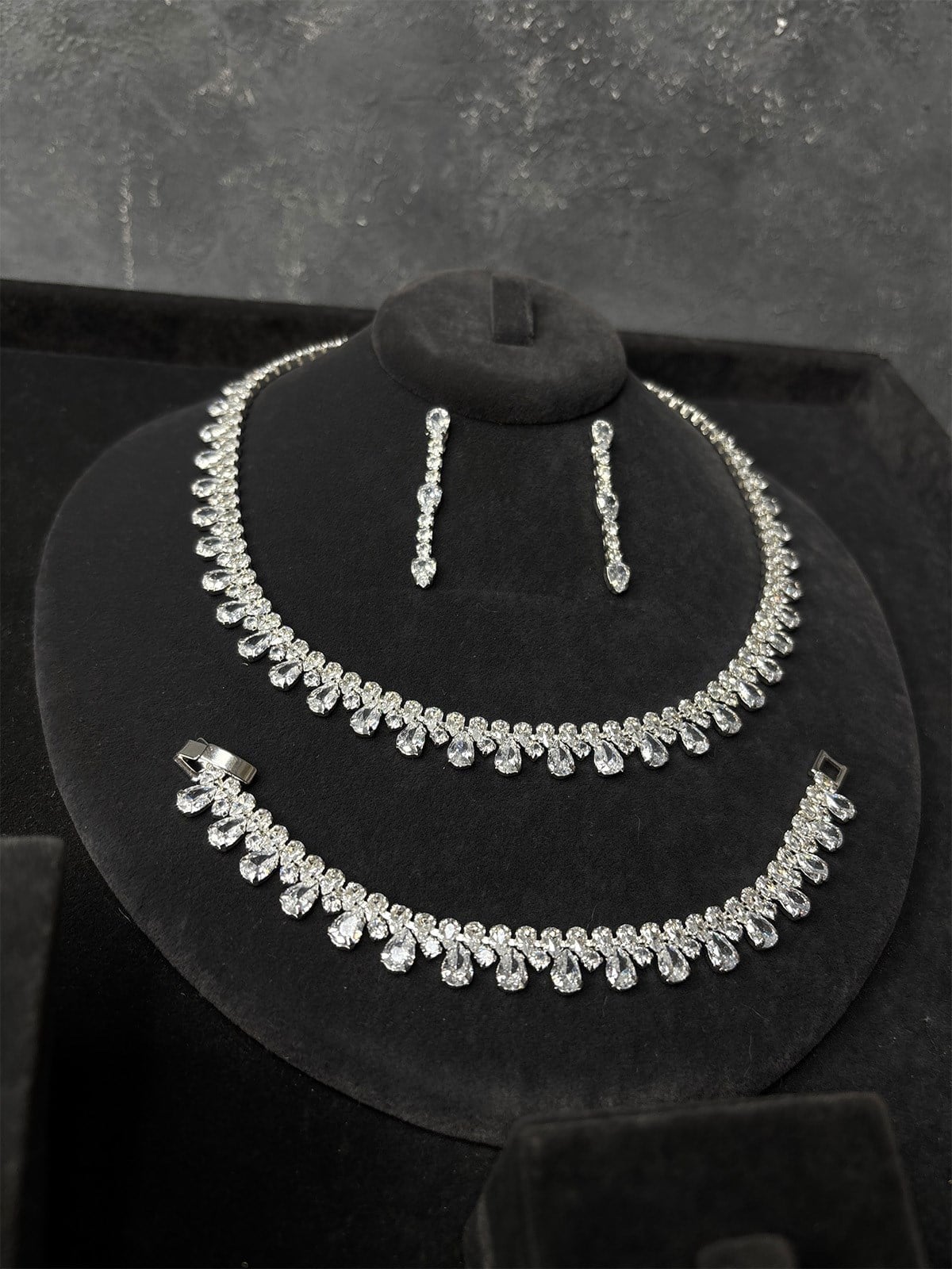 Gümüş Rengi Göz Alıcı Zirkon Kolye Küpe Bileklik 3'lü Set / Takı Seti Abiye Düğün Takı