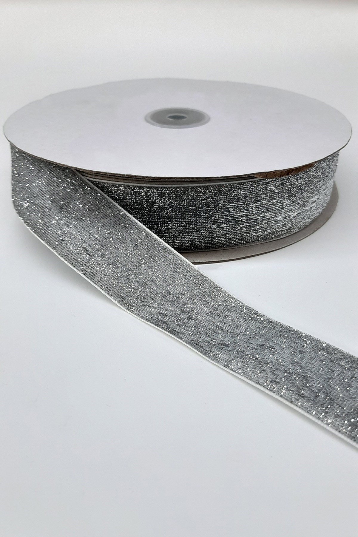 Gümüş Rengi Simli Kadife Kurdele 3 Cm