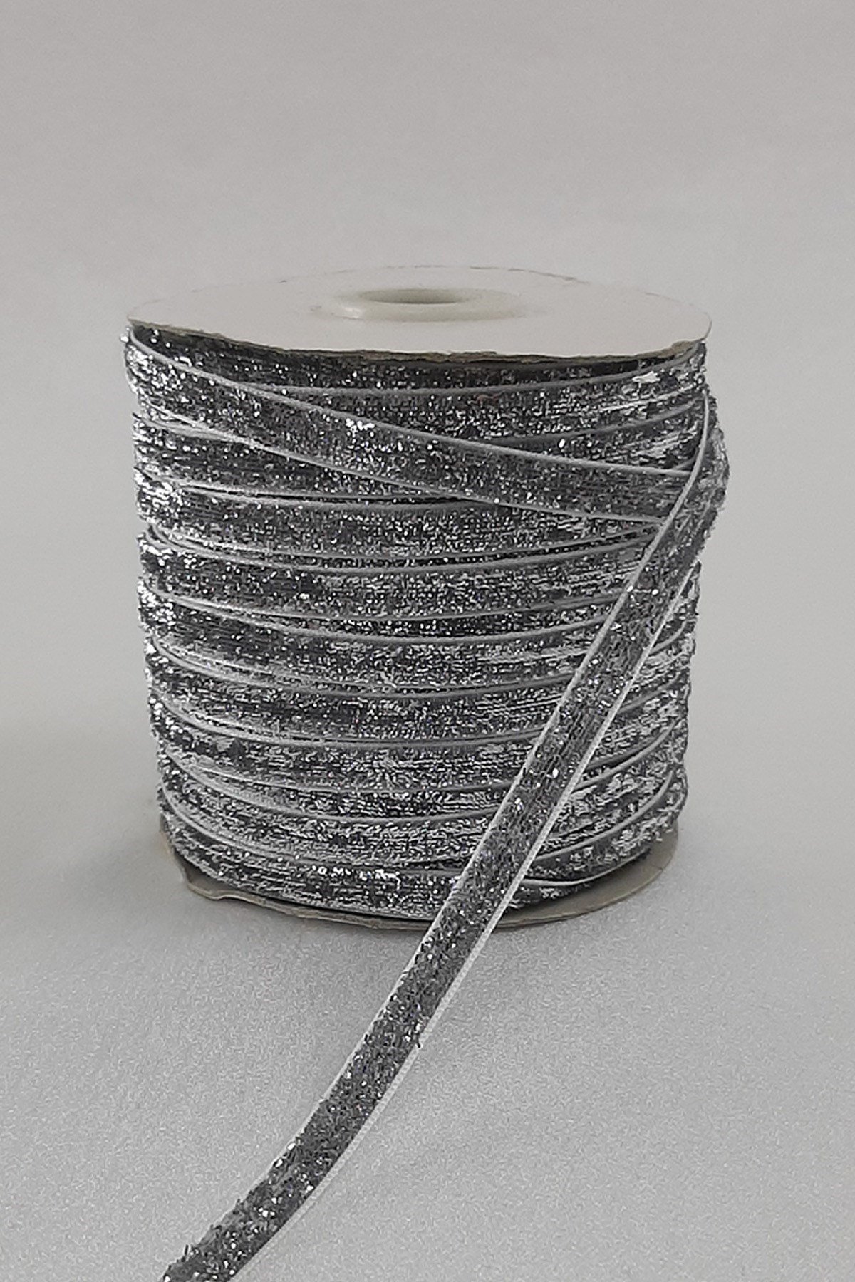 Gümüş Renk Simli Kadife Kurdele 6 mm
