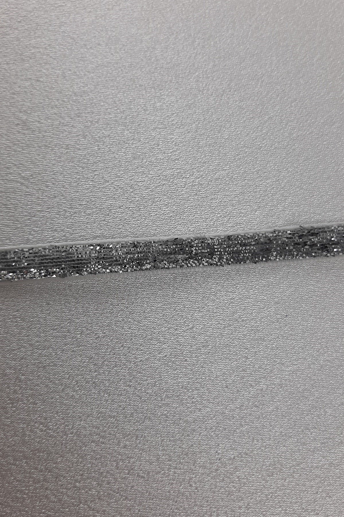 Gümüş Renk Simli Kadife Kurdele 6 mm