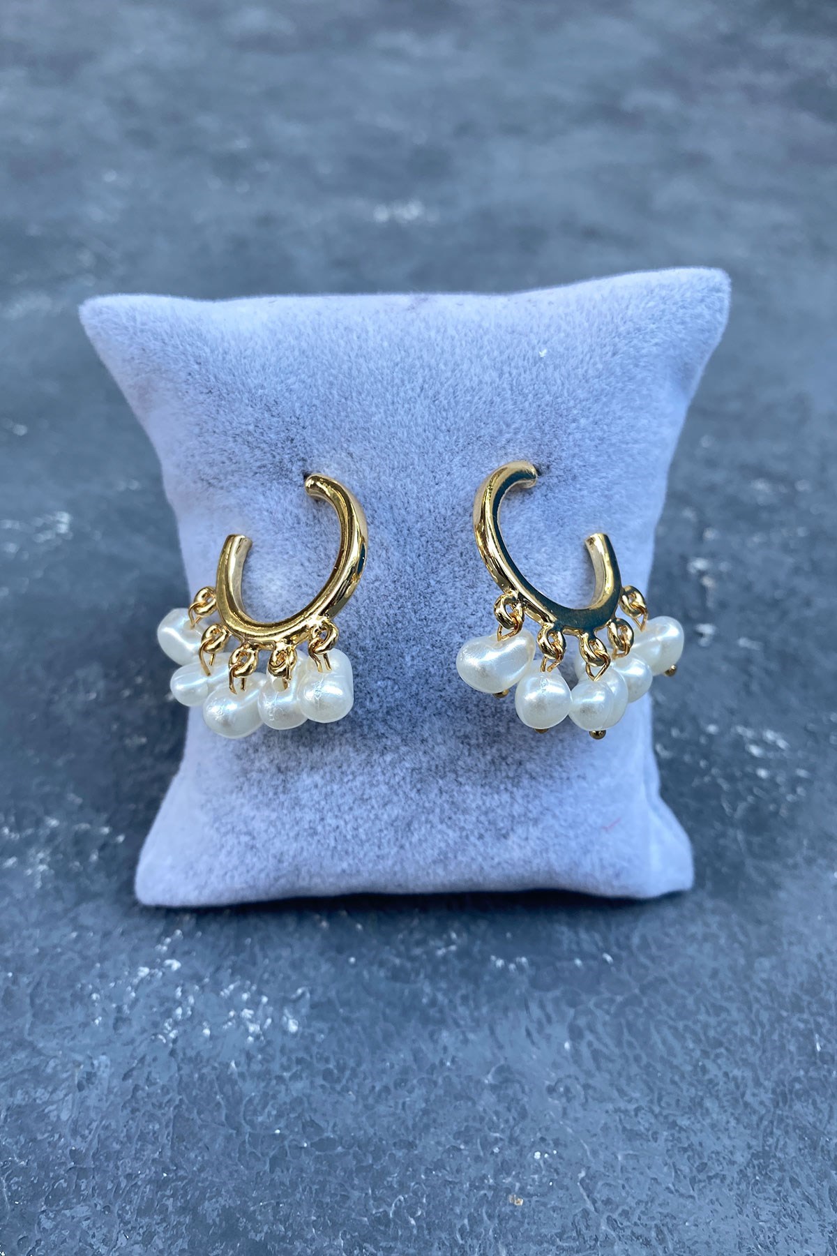 İncili Metal Sallantılı Gold Küpe