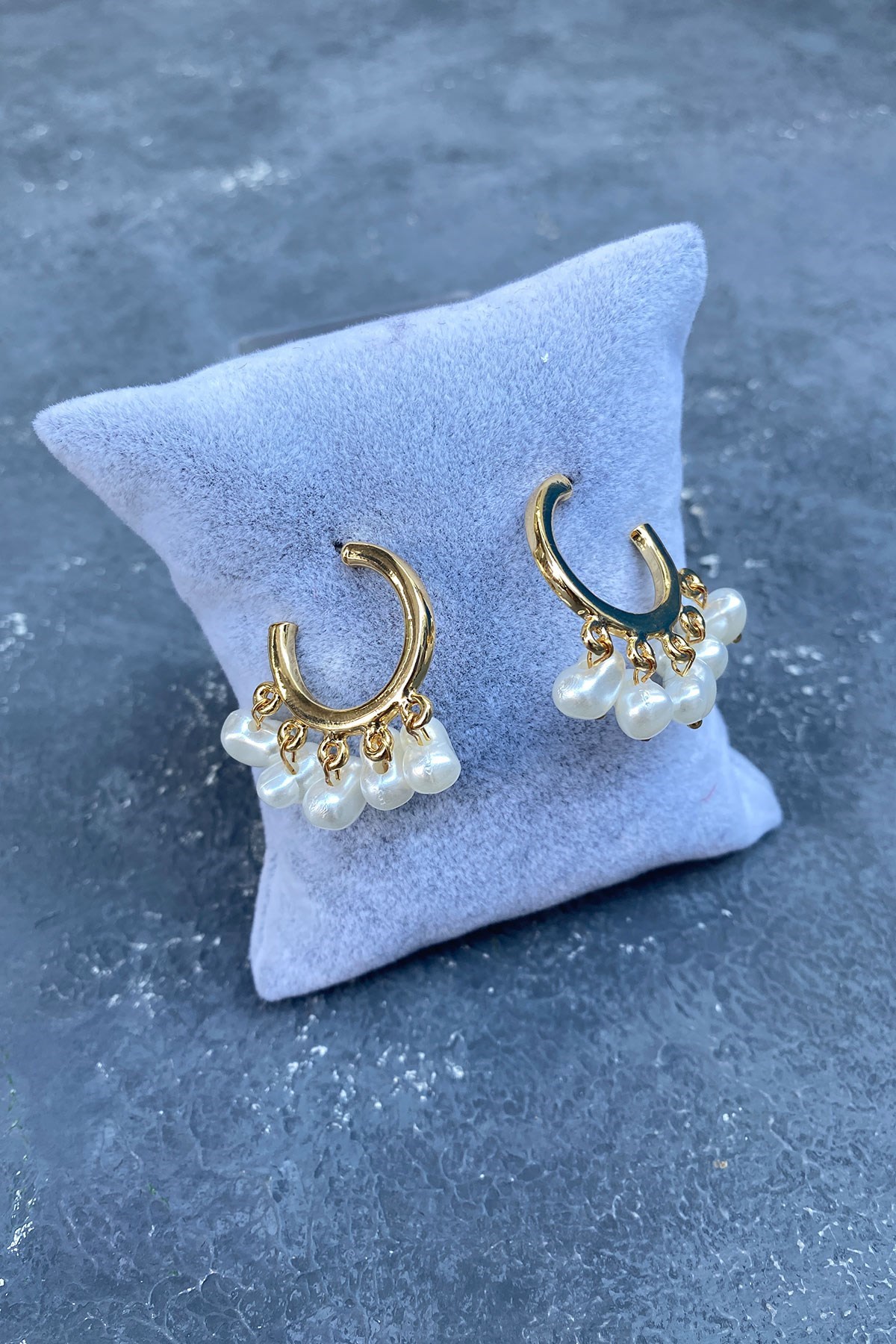İncili Metal Sallantılı Gold Küpe