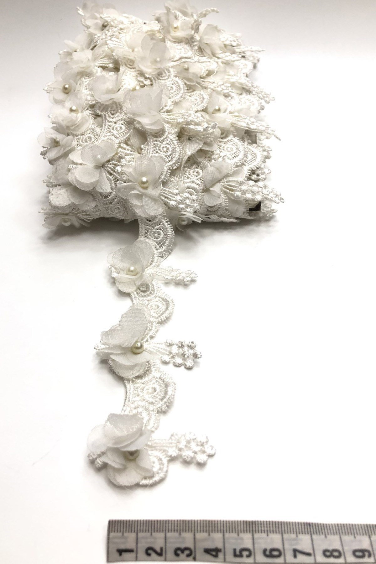Kırık Beyaz 3 Boyutlu Çiçekli İncili Şerit