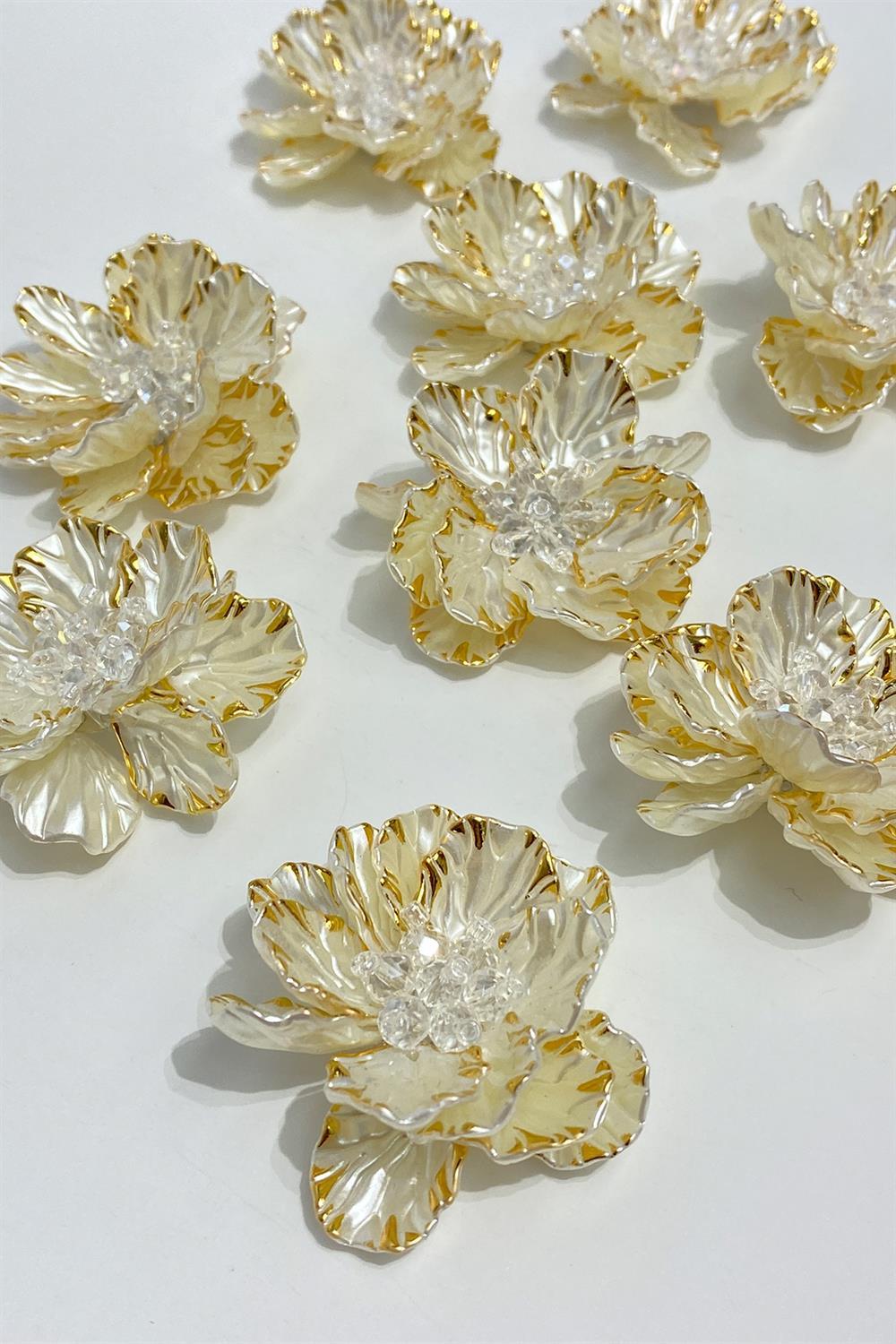 Krem Gold Sedef Yapraklı Kristal Boncuklu İncili Broş