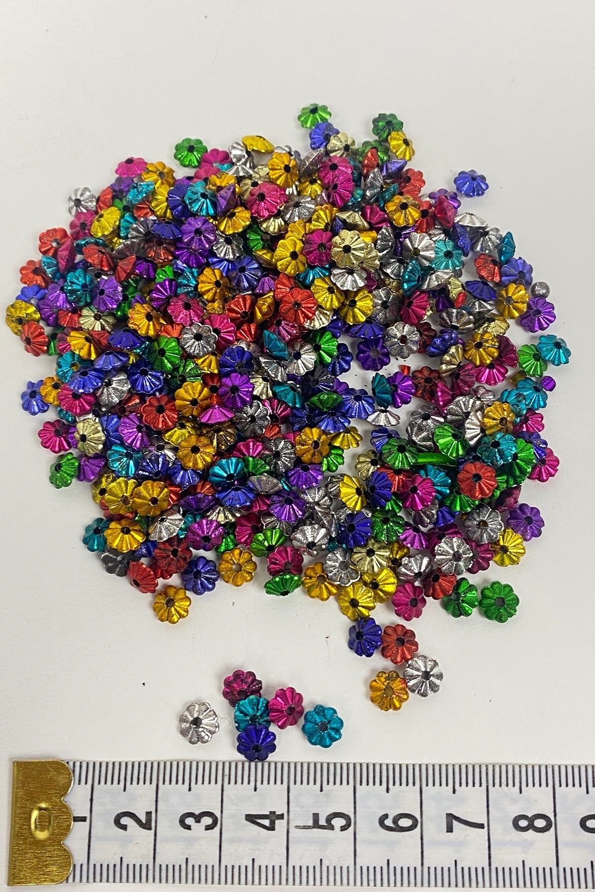 Mekik Desenli Rengarenk Plastik Boncuk 25 gr