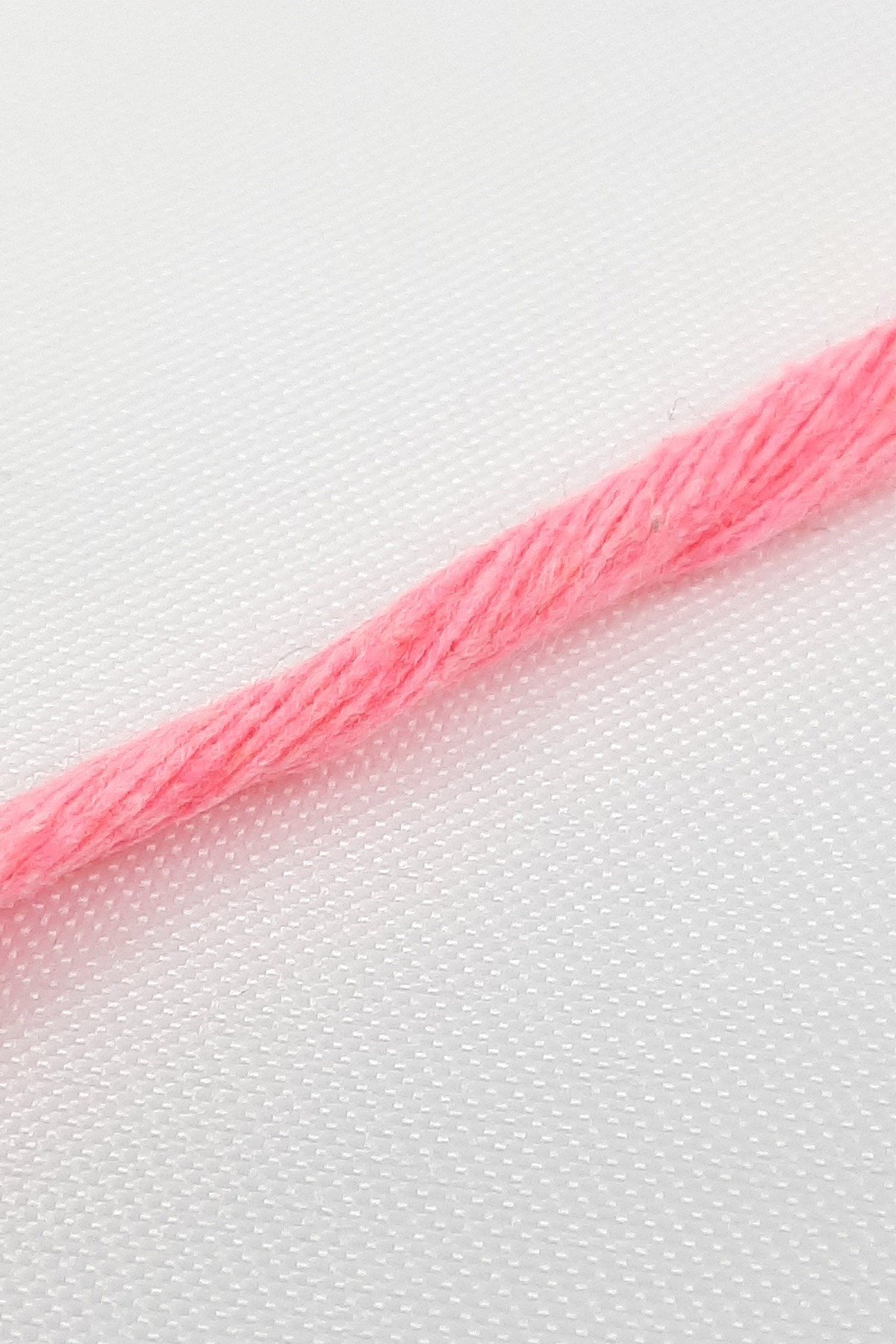 Neon Pembe İnce Büklüm Makrome