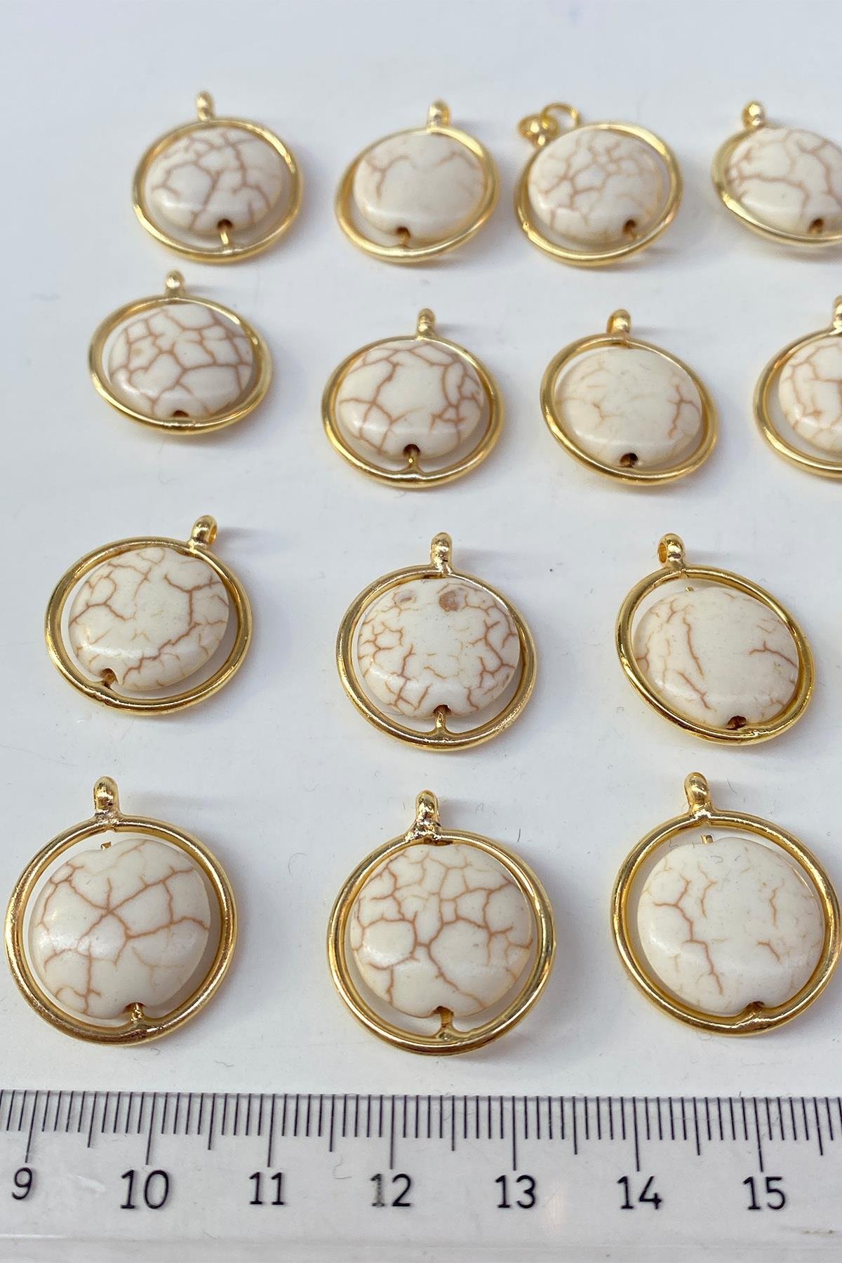 Oval Dogal Taşlı Gold Detaylı Kolye Ucu