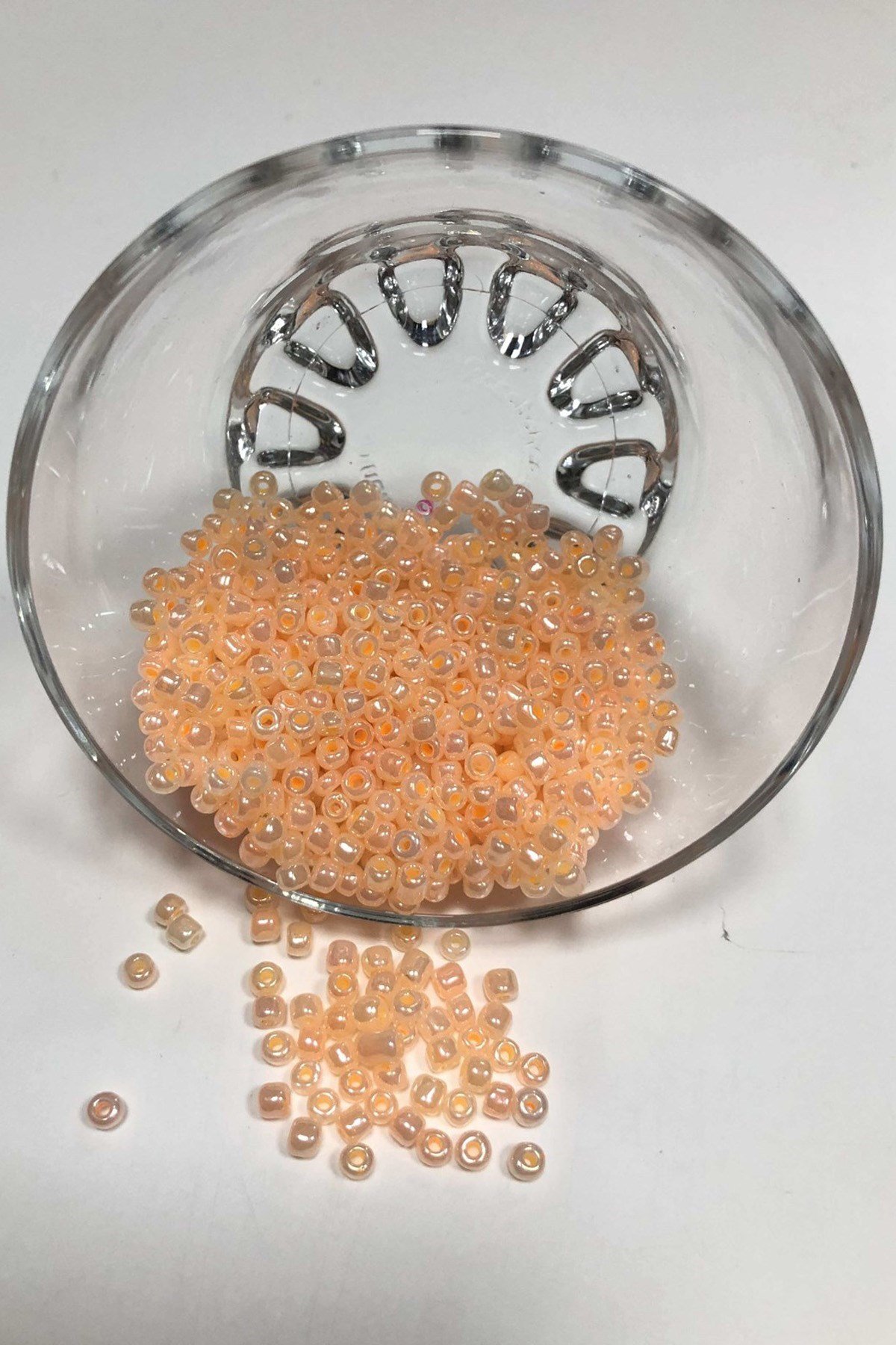 Parlak Yavruağzı Kum Boncuk Orta Boy 4 mm 50 gr