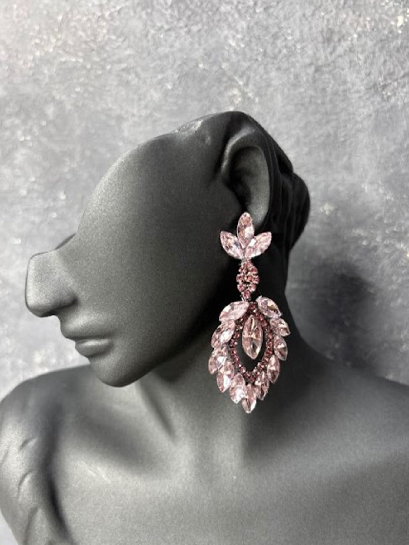 Pembe Rengi Velesse Şık Tasarım Taşlı Abiye Gelin Kına Küpesi