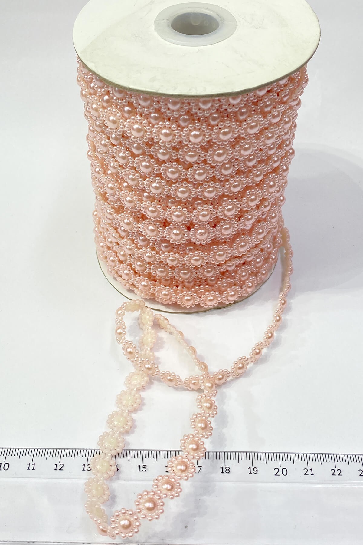 Pudra Çiçek Desenli Yarım Plastik Şerit İnci 10 mt