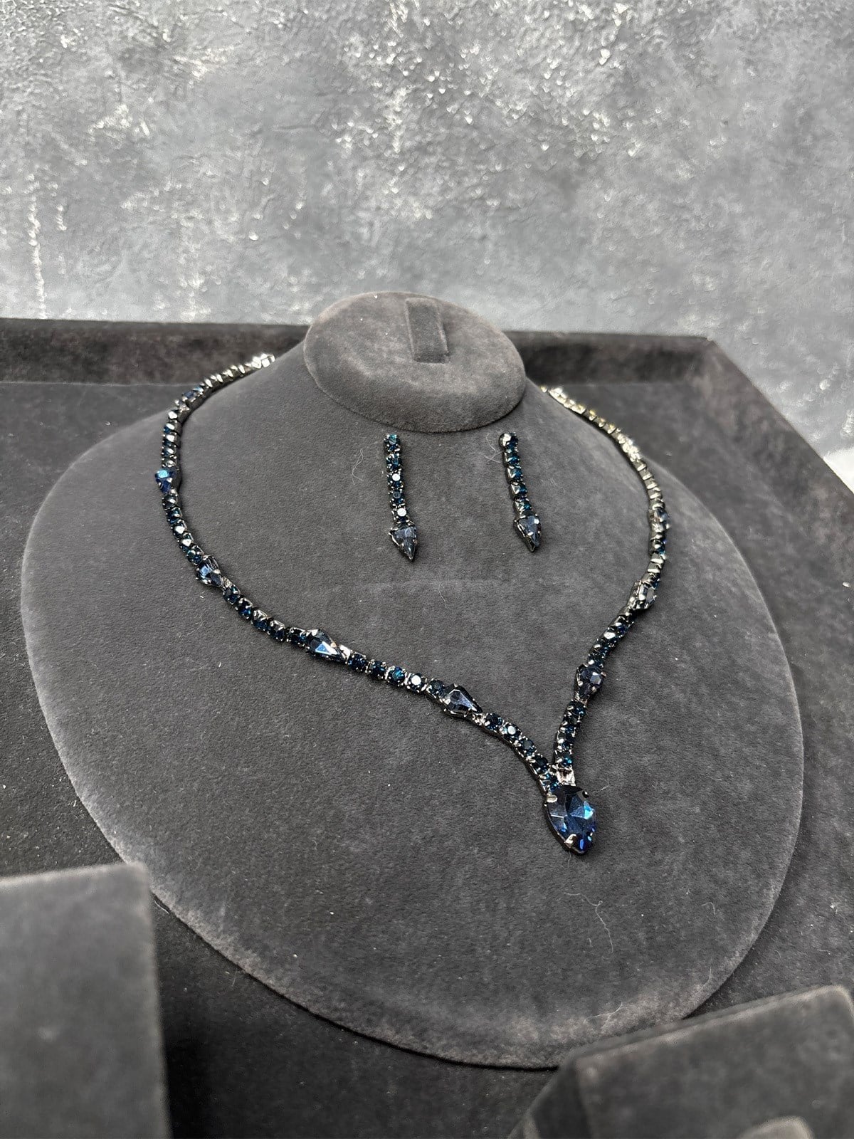 Saks Mavi Lüks Taşlı Kolye Küpe Set