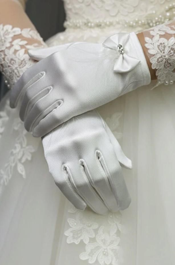 Saten Gelin Eldiveni - Fiyonklu ve Taş Detaylı Kısa Nikah Eldiveni