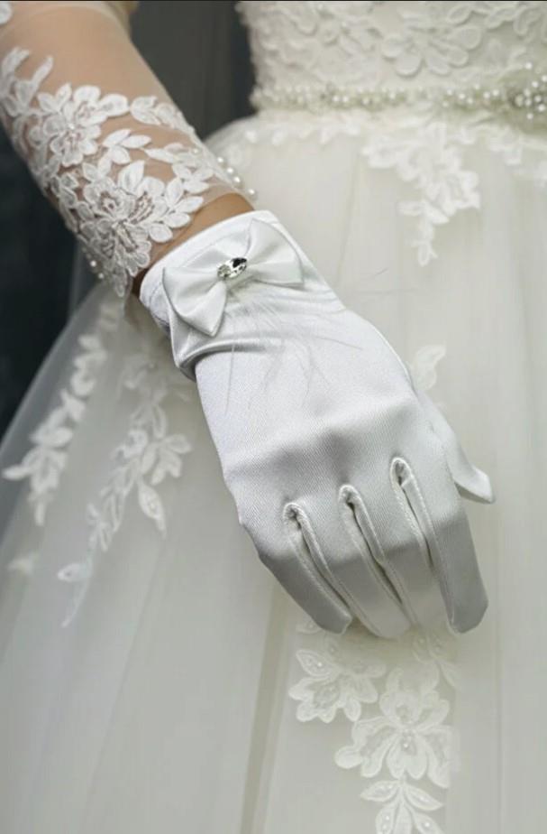 Saten Gelin Eldiveni - Fiyonklu ve Taş Detaylı Kısa Nikah Eldiveni