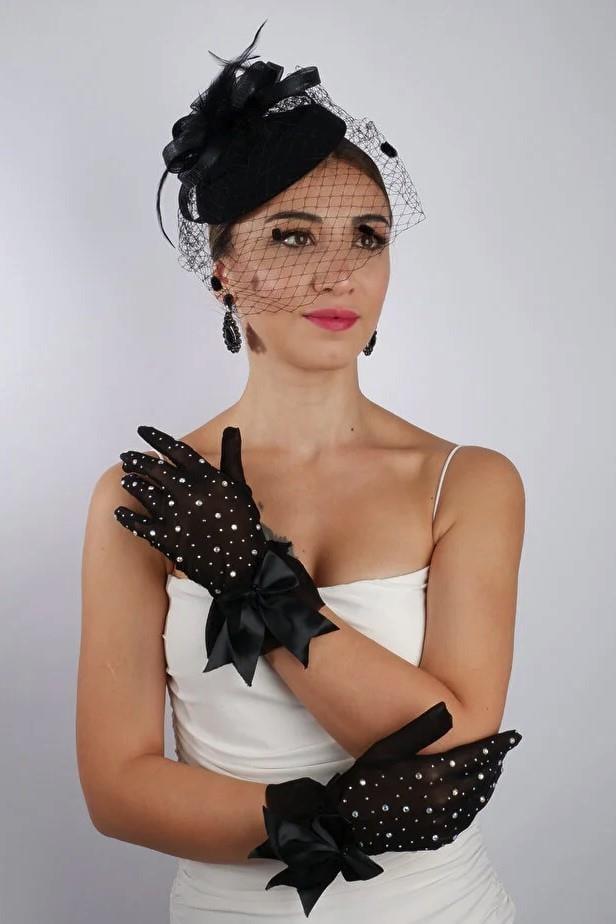 Siyah Tül Taşlı Abiye Eldiven ve Tüylü Fascinator Şapka Seti