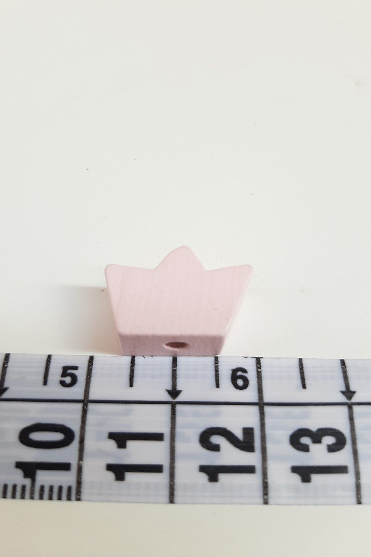 Taç Motifli Açık Pembe Ahşap Boncuk
