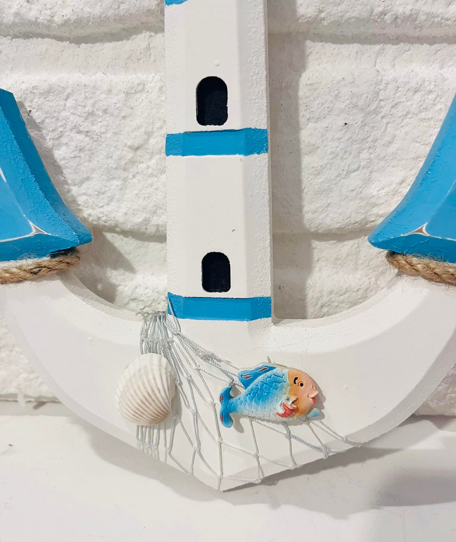 Ahşap Fener Detaylı Çıpa Çapa Marine Denizci Mini Balıklı Mavi Beyaz Ev Duvar Dekoru 32 x 23 cm