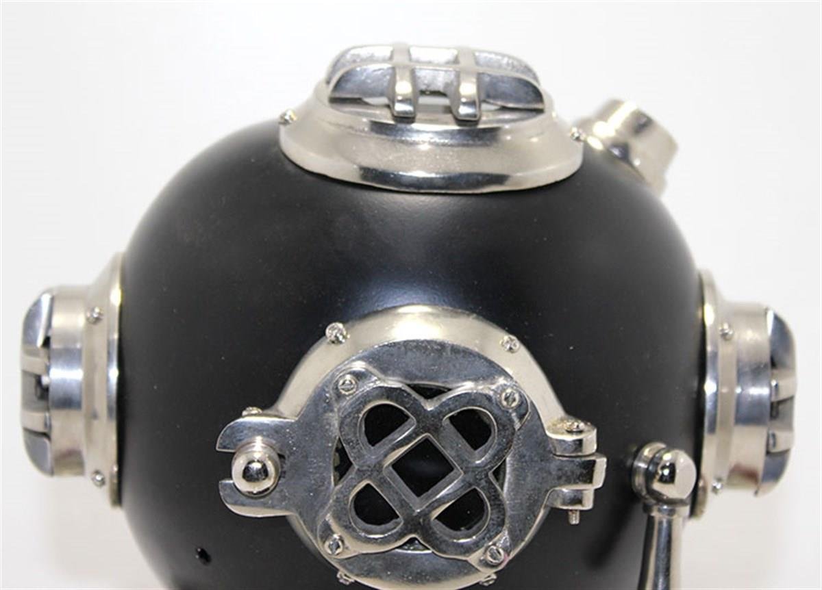 AHŞAP STANDLI MARK V DALGIÇ BAŞLIK MASA DEKORU SİYAH ORTA BOY