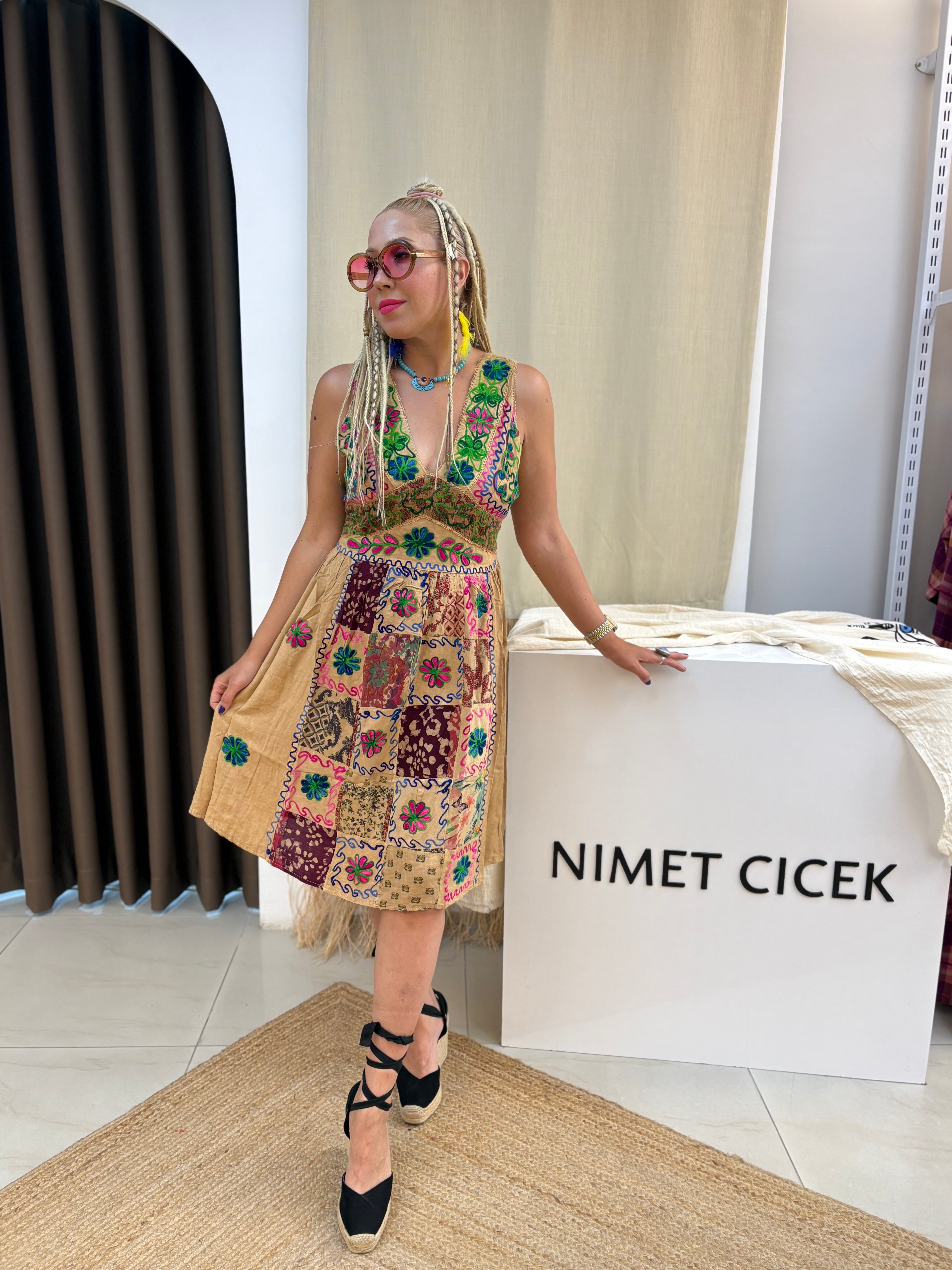 Hint Nepal İşlemeli Krem Elbise