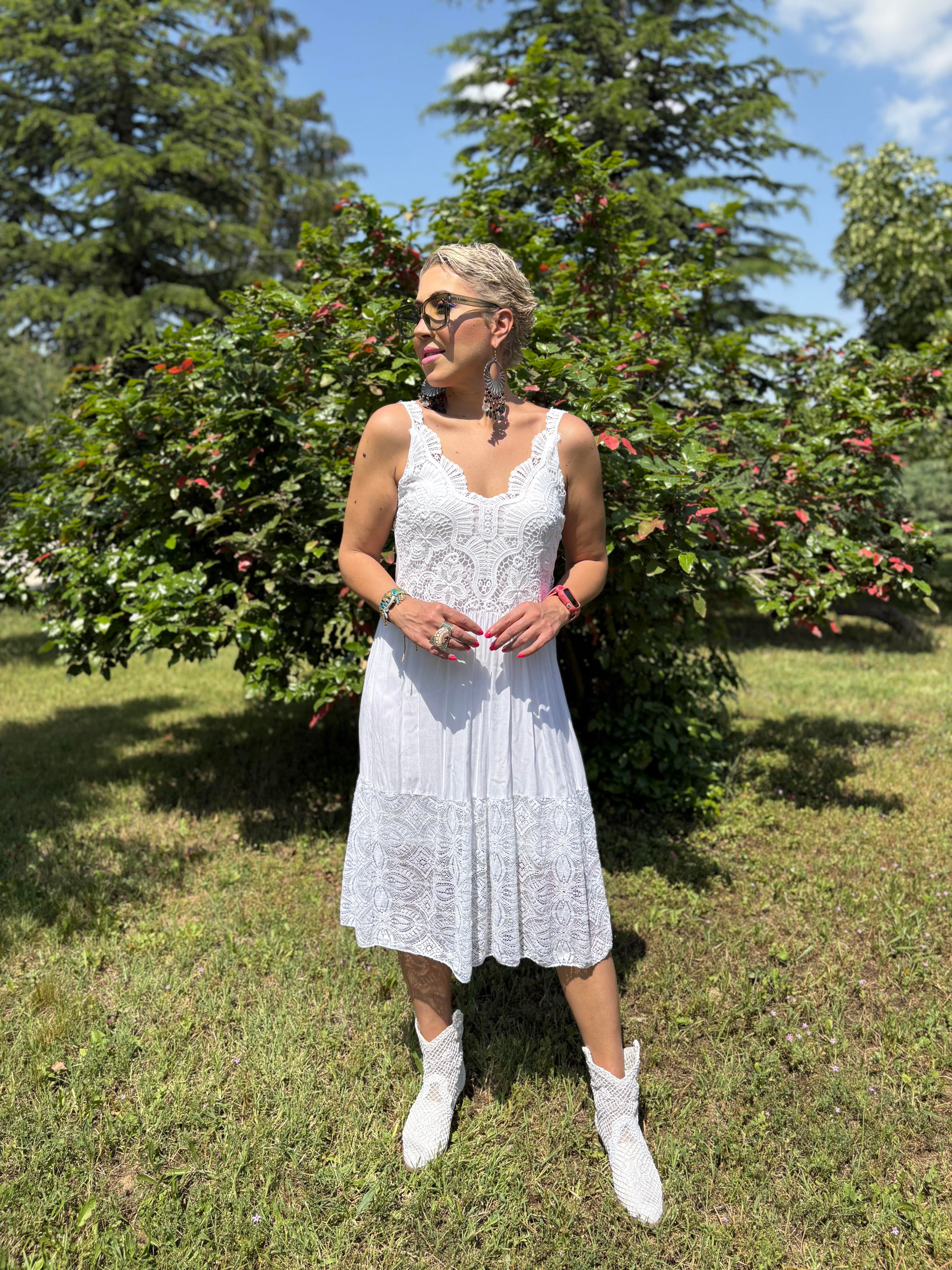 İtalyan Askılı Dantelli Beyaz Elbise