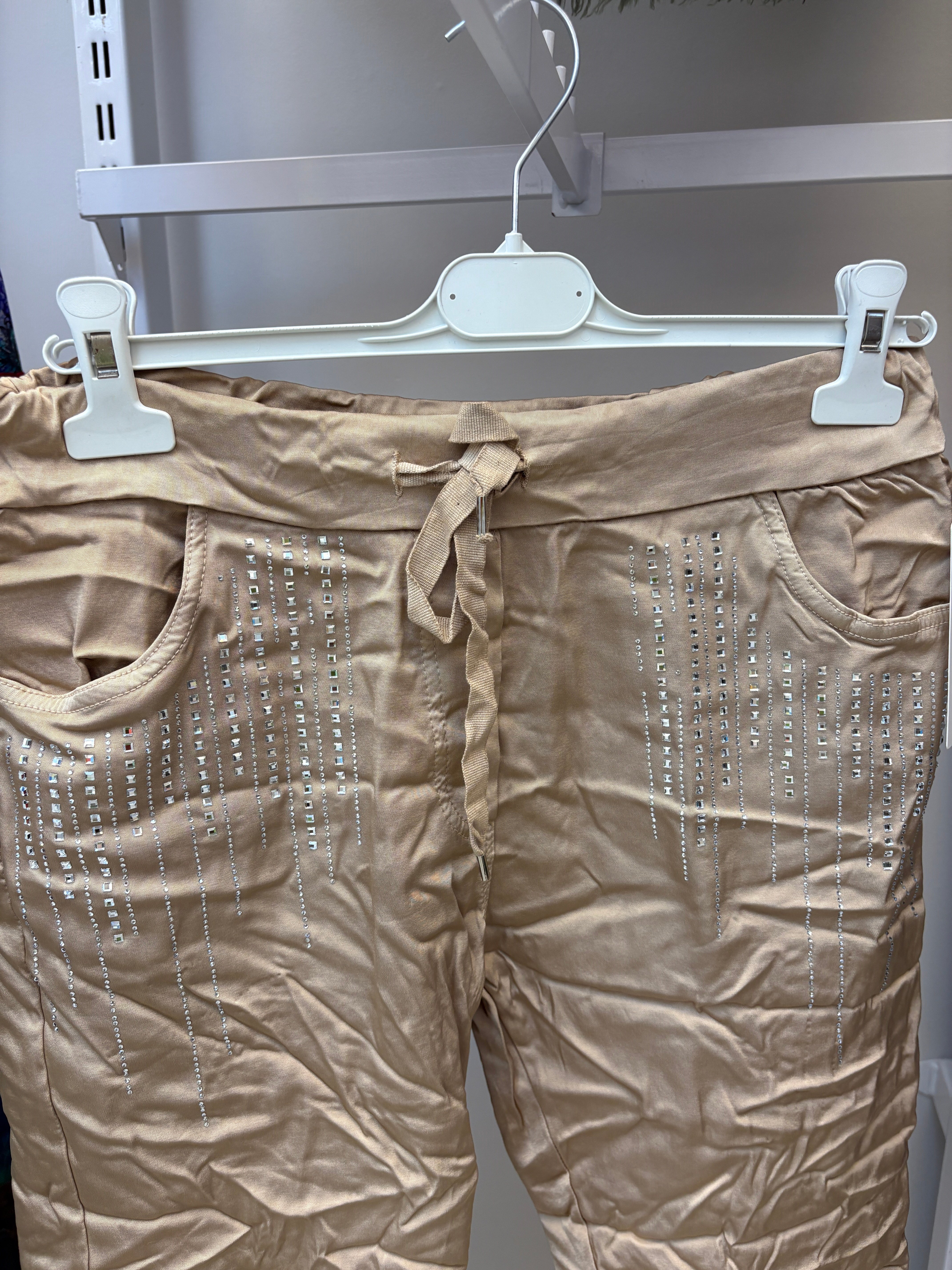 İtalyan Likralı Taşlı Camel Saten Pantolon