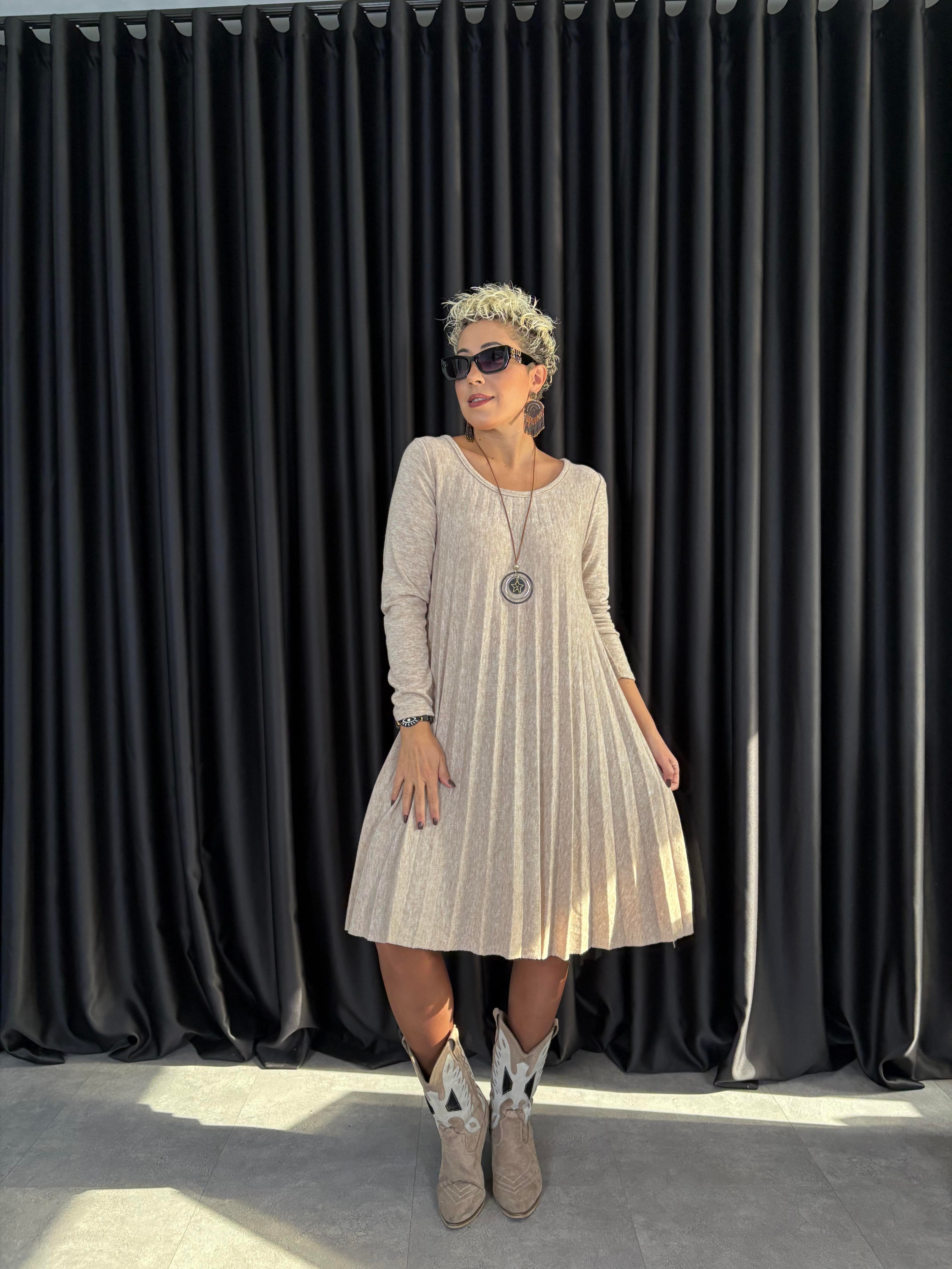 İtalyan Pileli Krem Kolyeli Triko Elbise