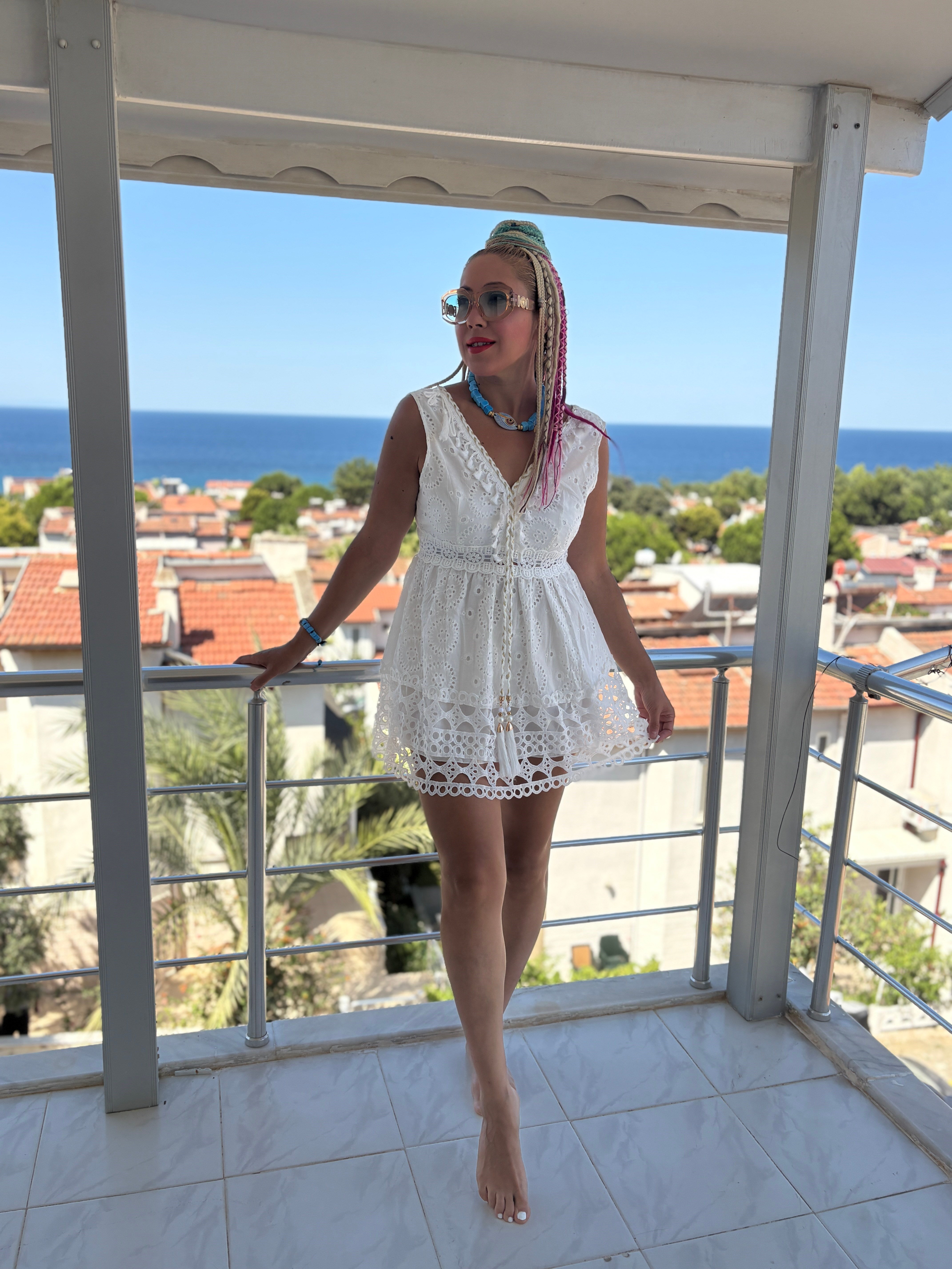 İthal Beyaz Kolsuz Elbise