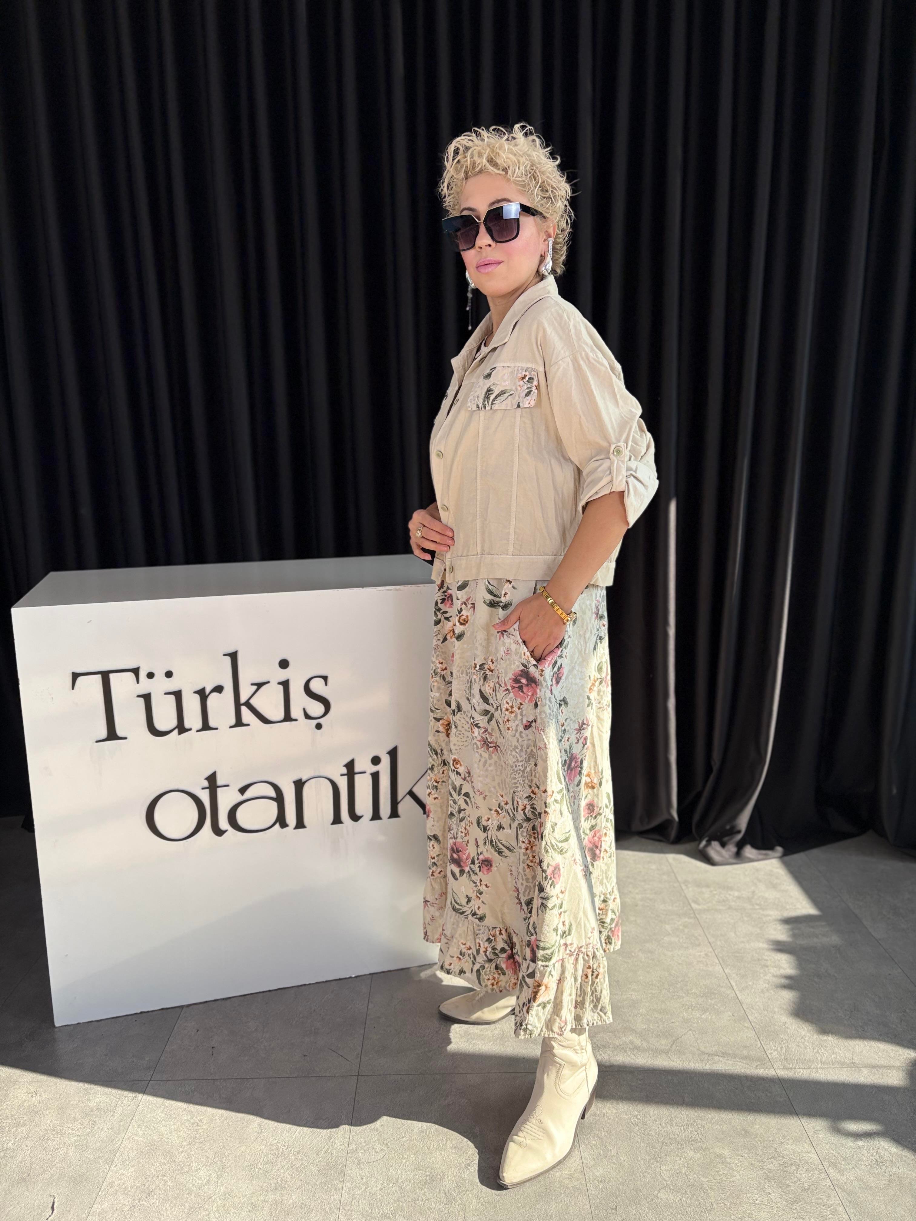 İthal Ceketli Krem Kadife Elbise