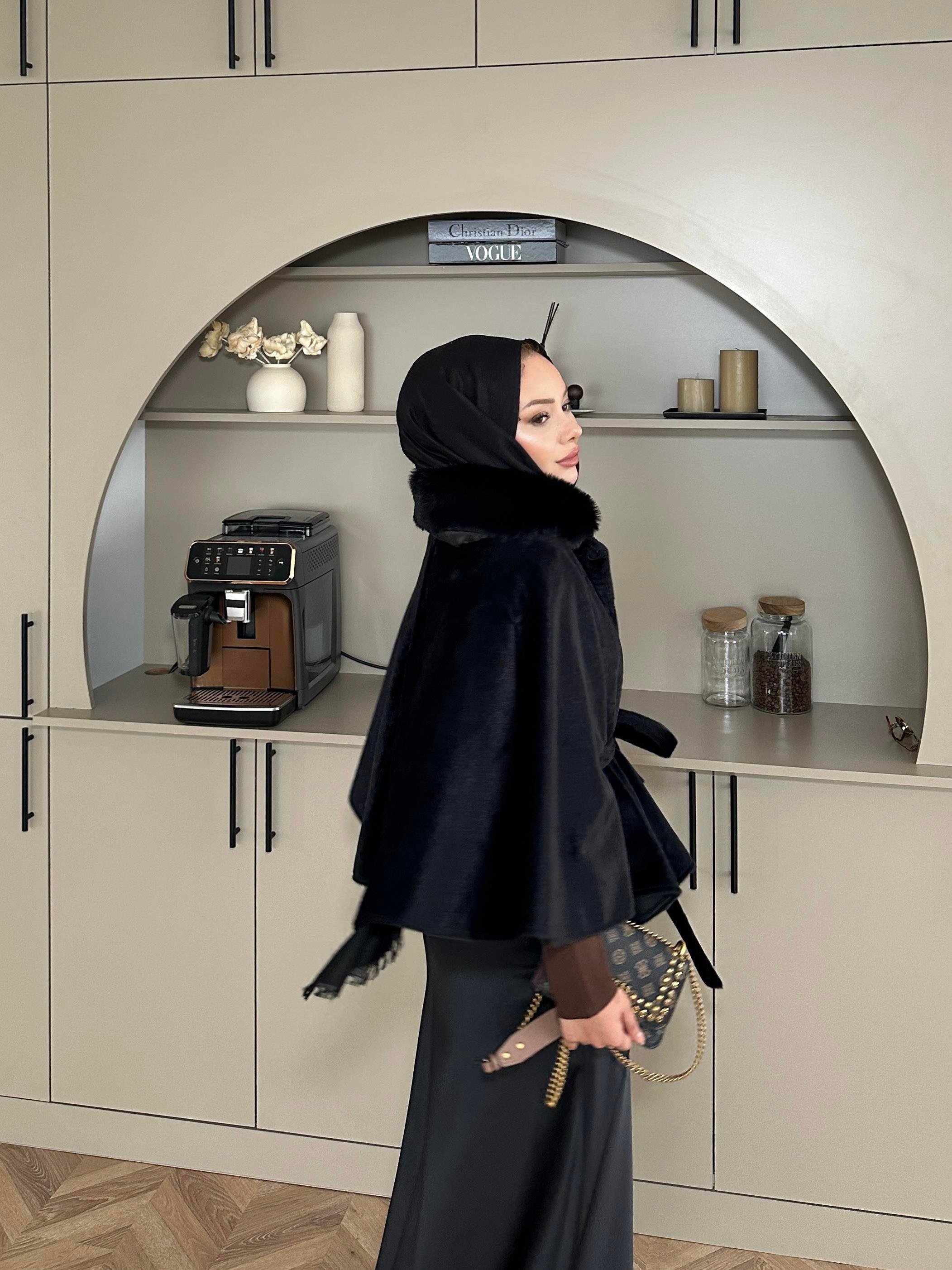 Darby Yakası Kürk Detaylı Angora Panço Siyah