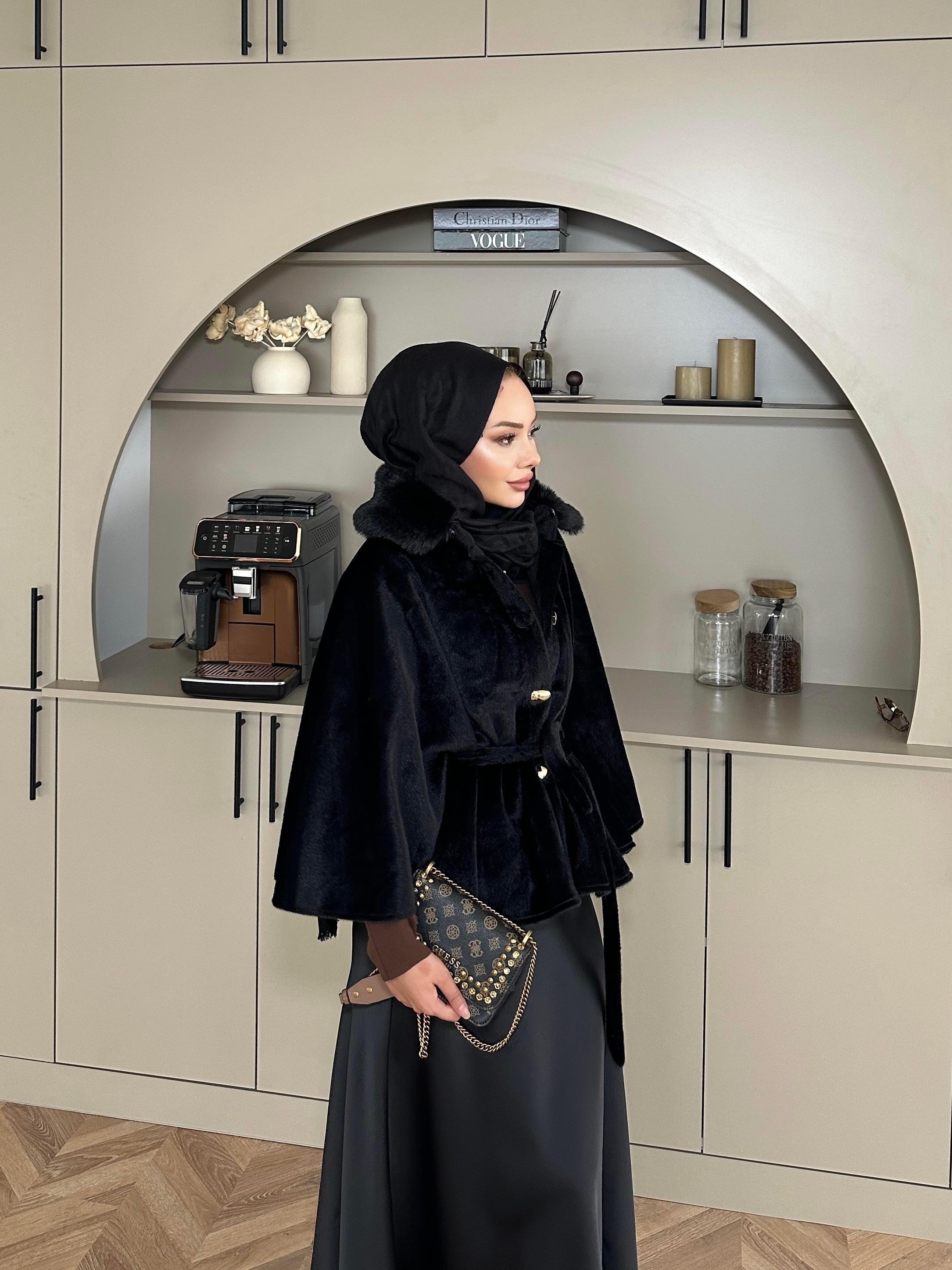 Darby Yakası Kürk Detaylı Angora Panço Siyah