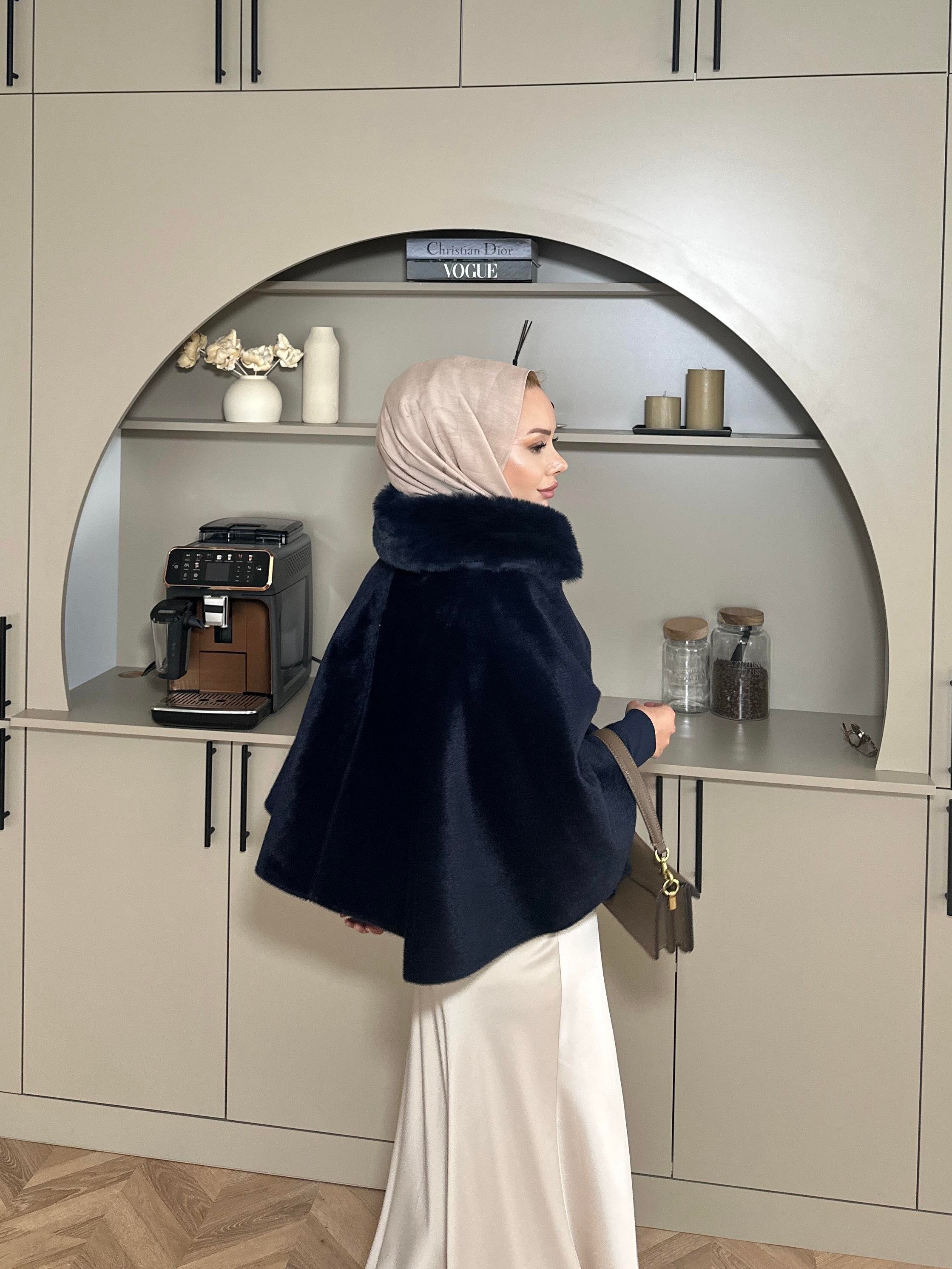 Darby Yakası Kürk Detaylı Angora Panço Lacivert