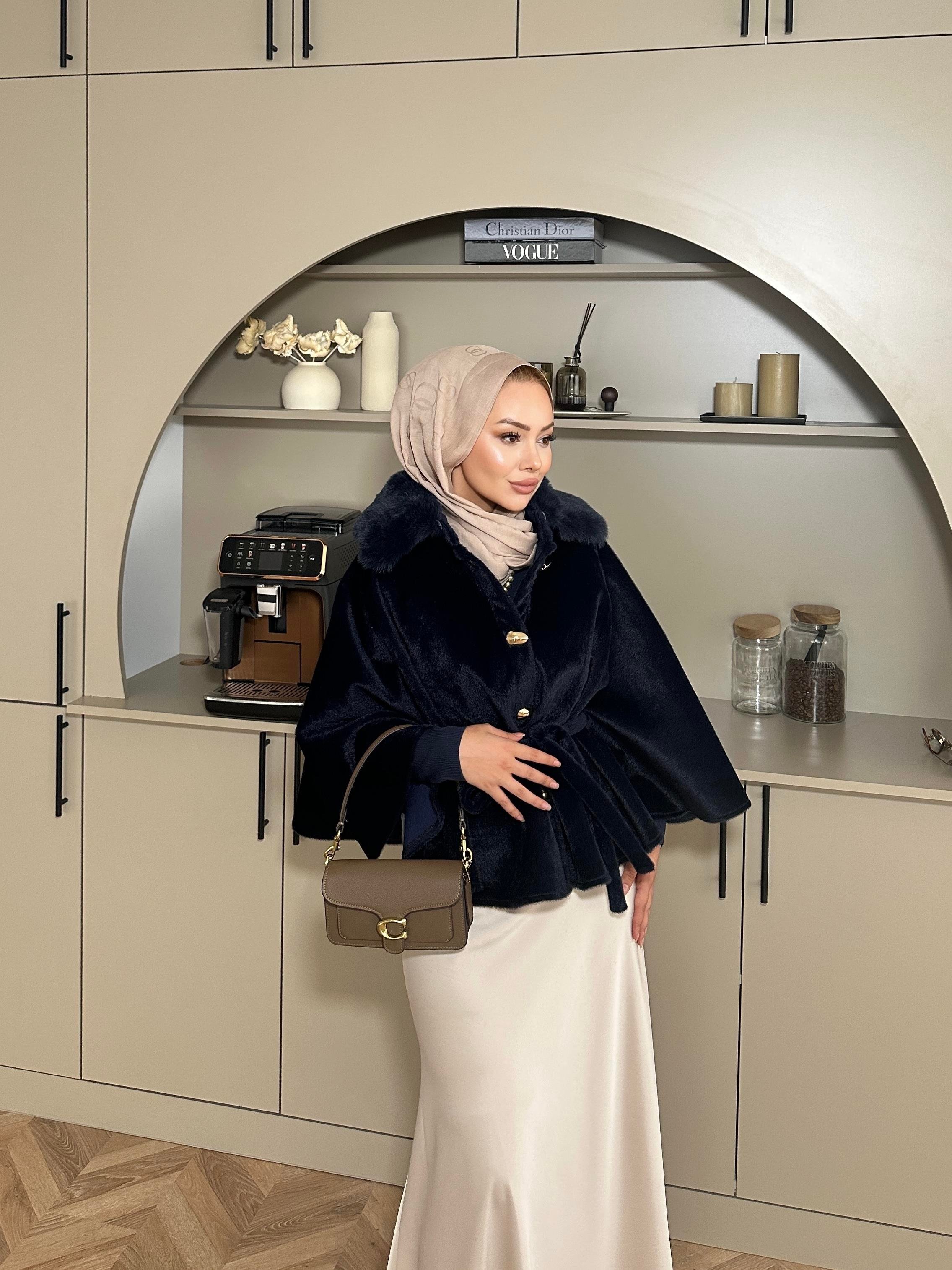 Darby Yakası Kürk Detaylı Angora Panço Lacivert