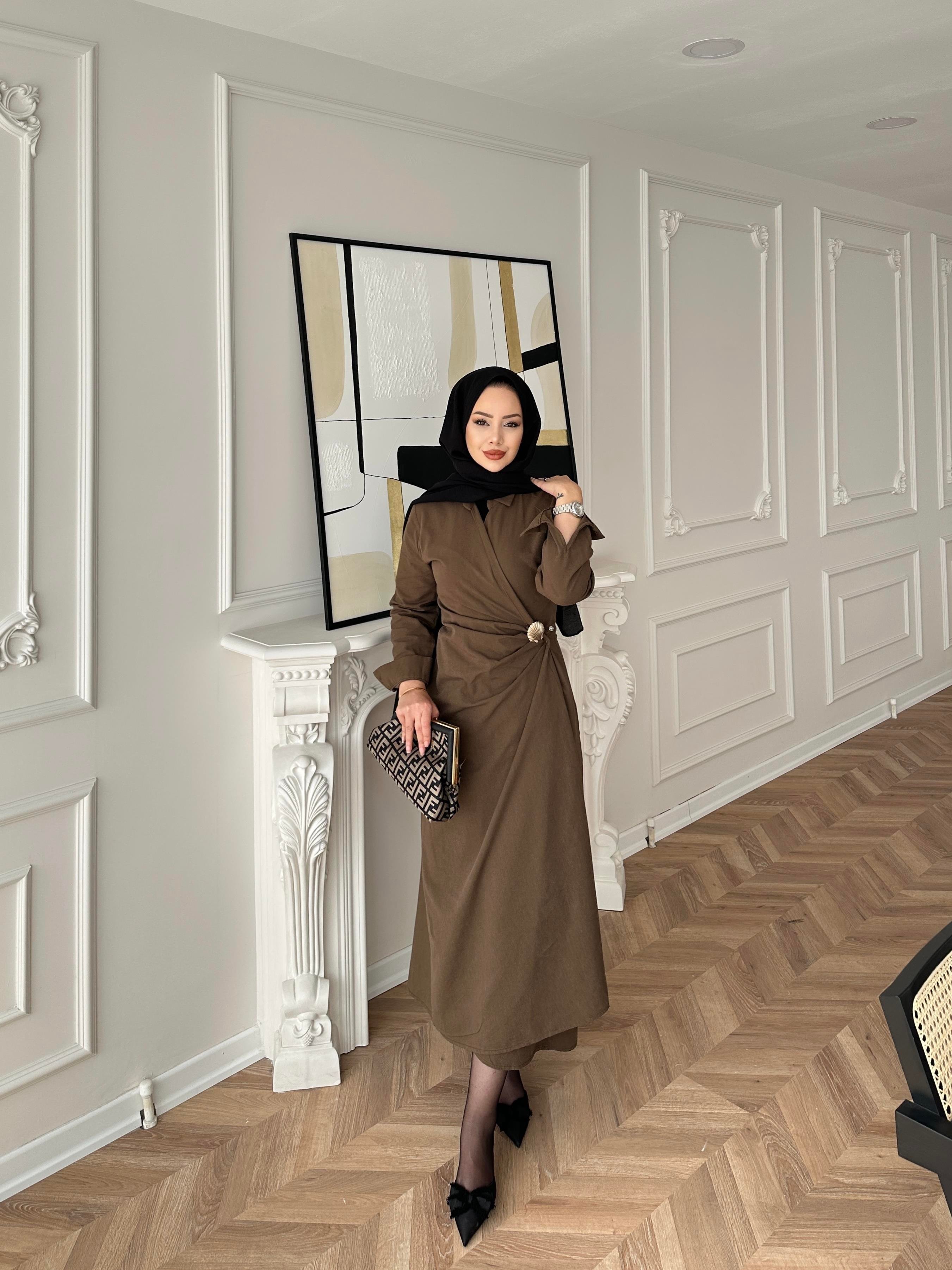 Deniz Broşlu Elbise Acı Kahve