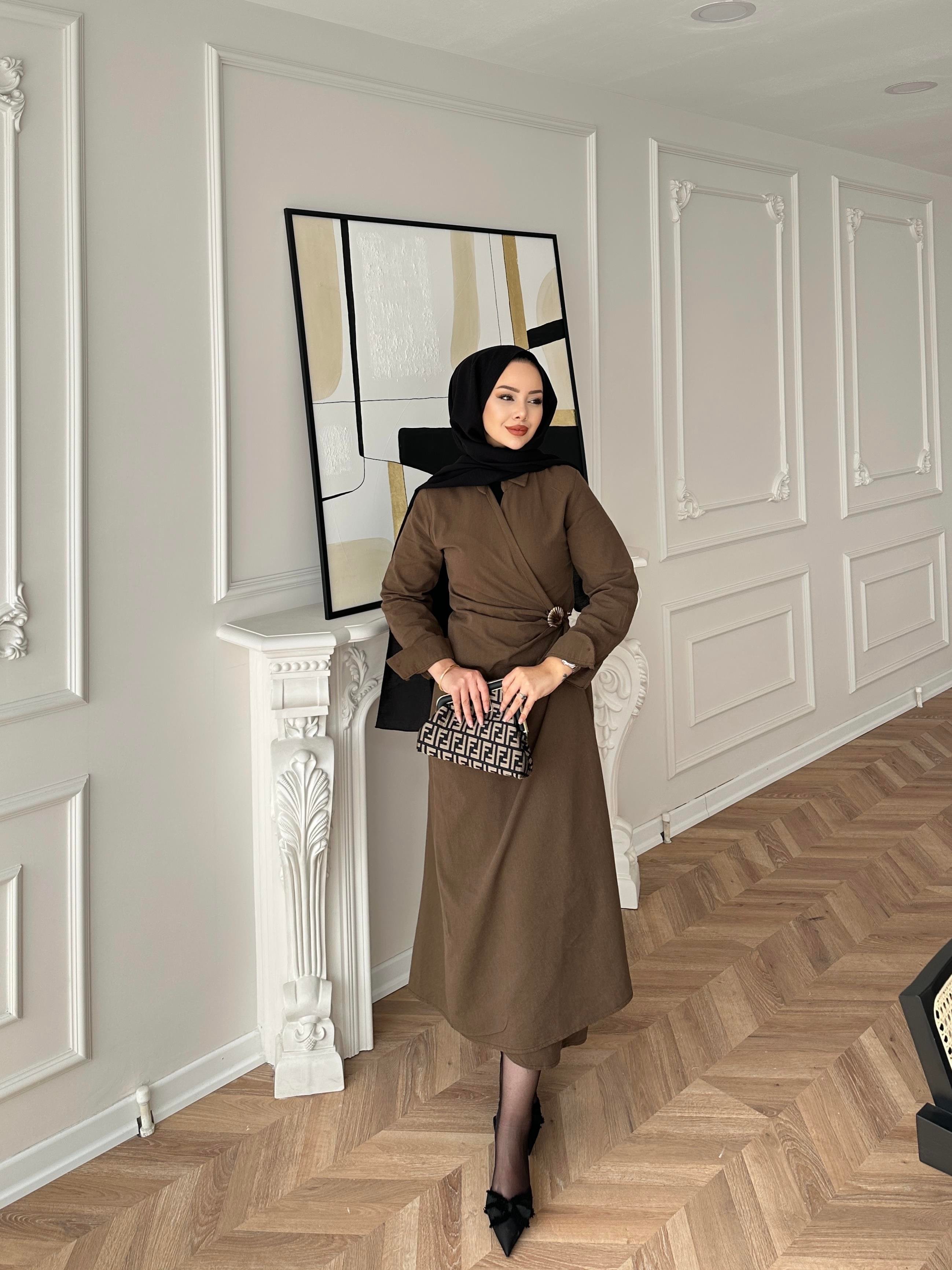 Deniz Broşlu Elbise Acı Kahve