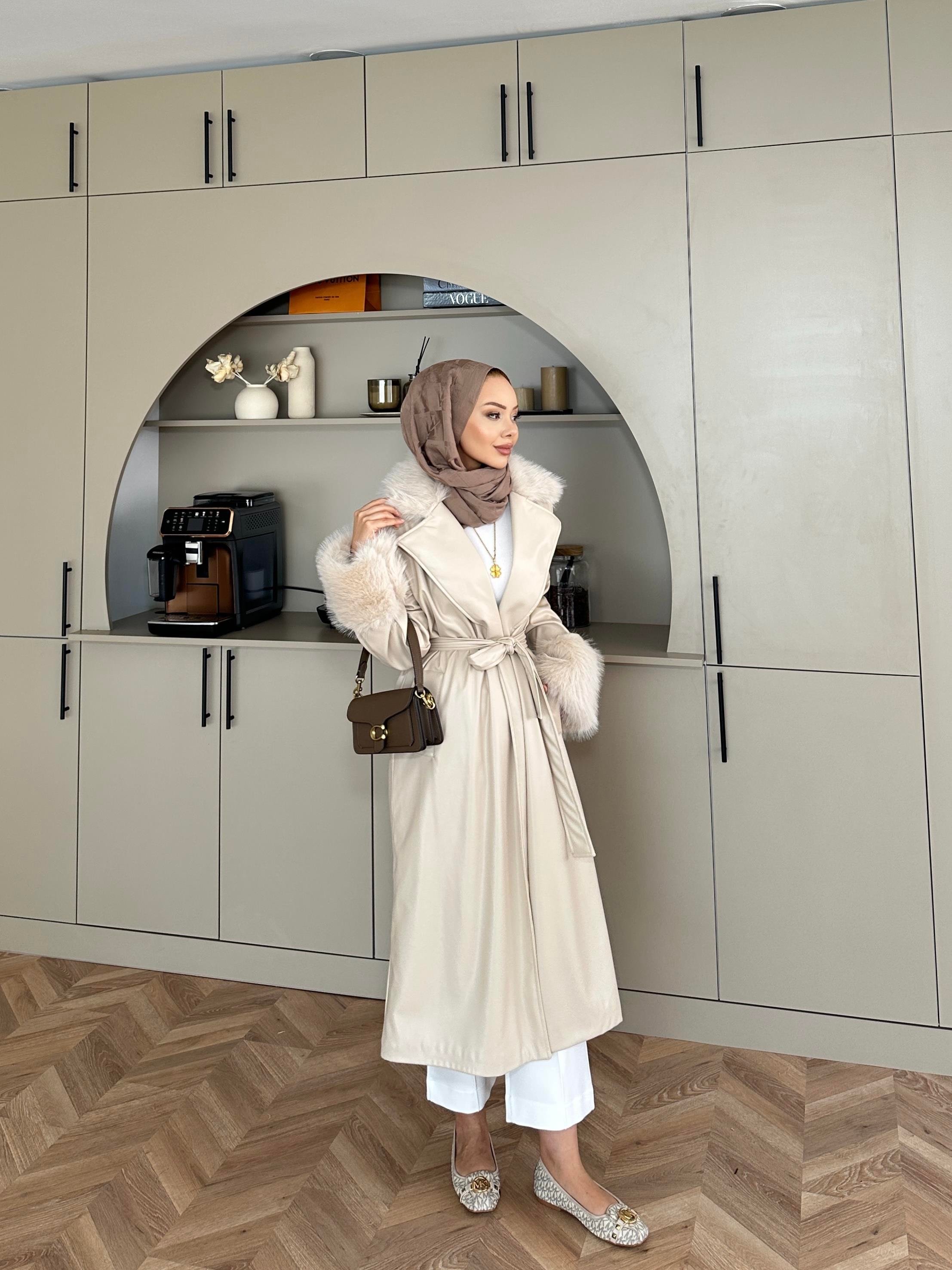 Deri Kürk Detaylı Kaban Krem