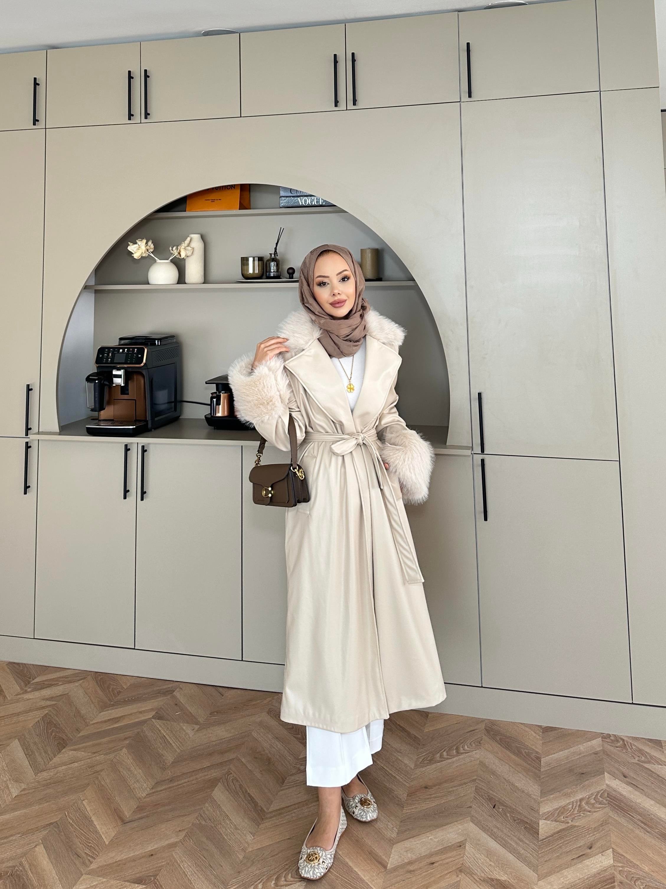 Deri Kürk Detaylı Kaban Krem