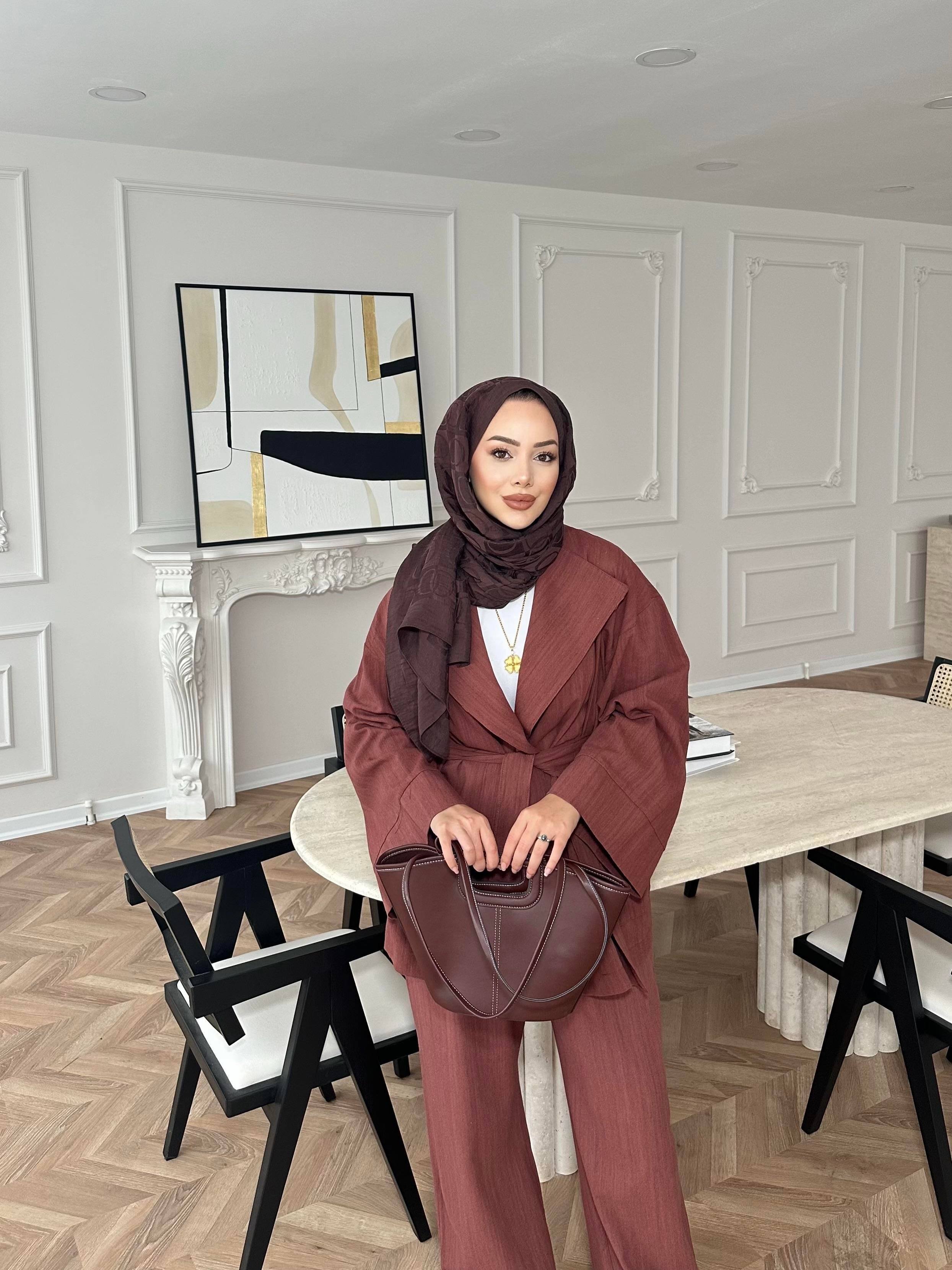 Peka Yakalı Takım Kiremit