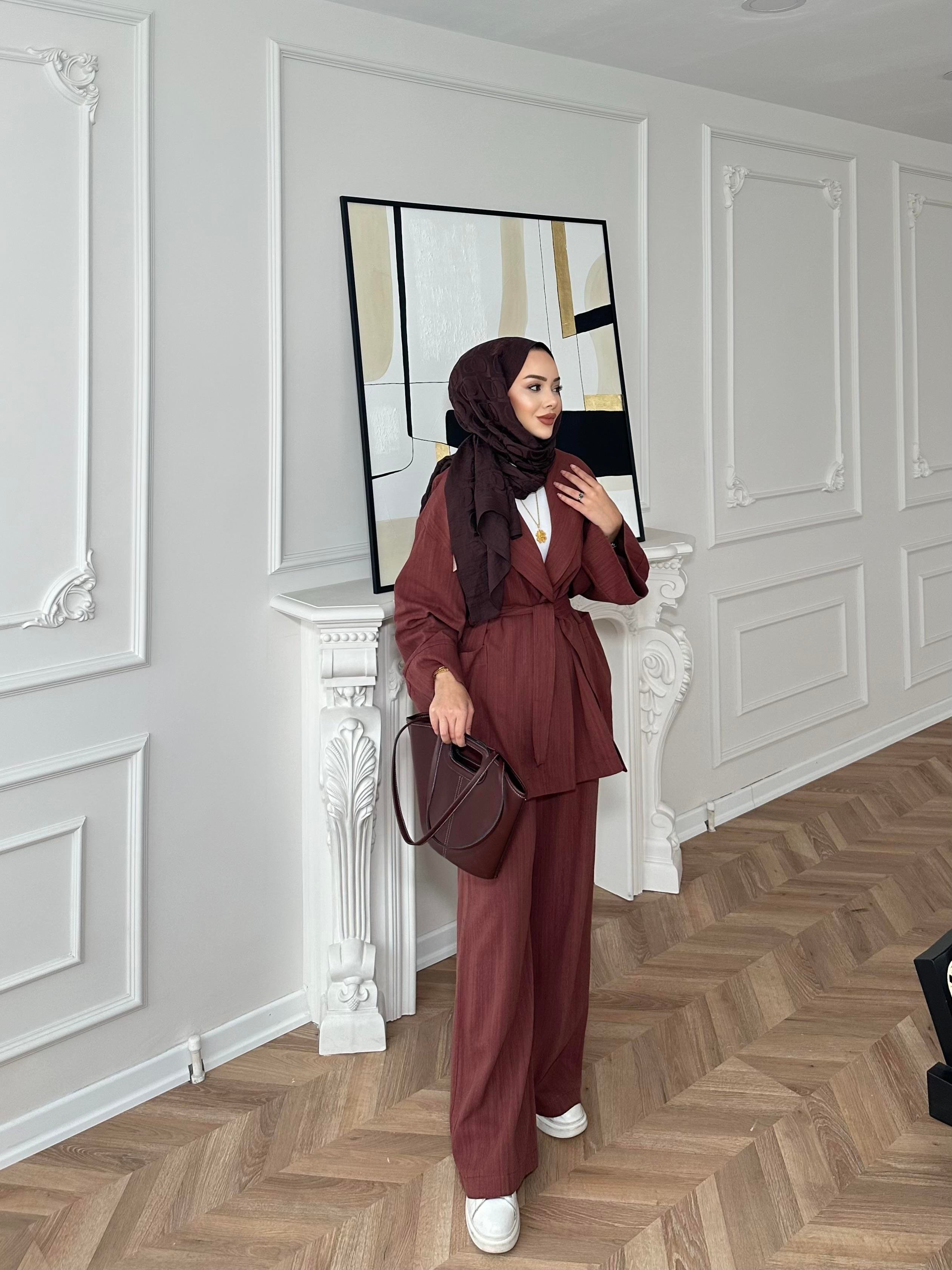 Peka Yakalı Takım Kiremit