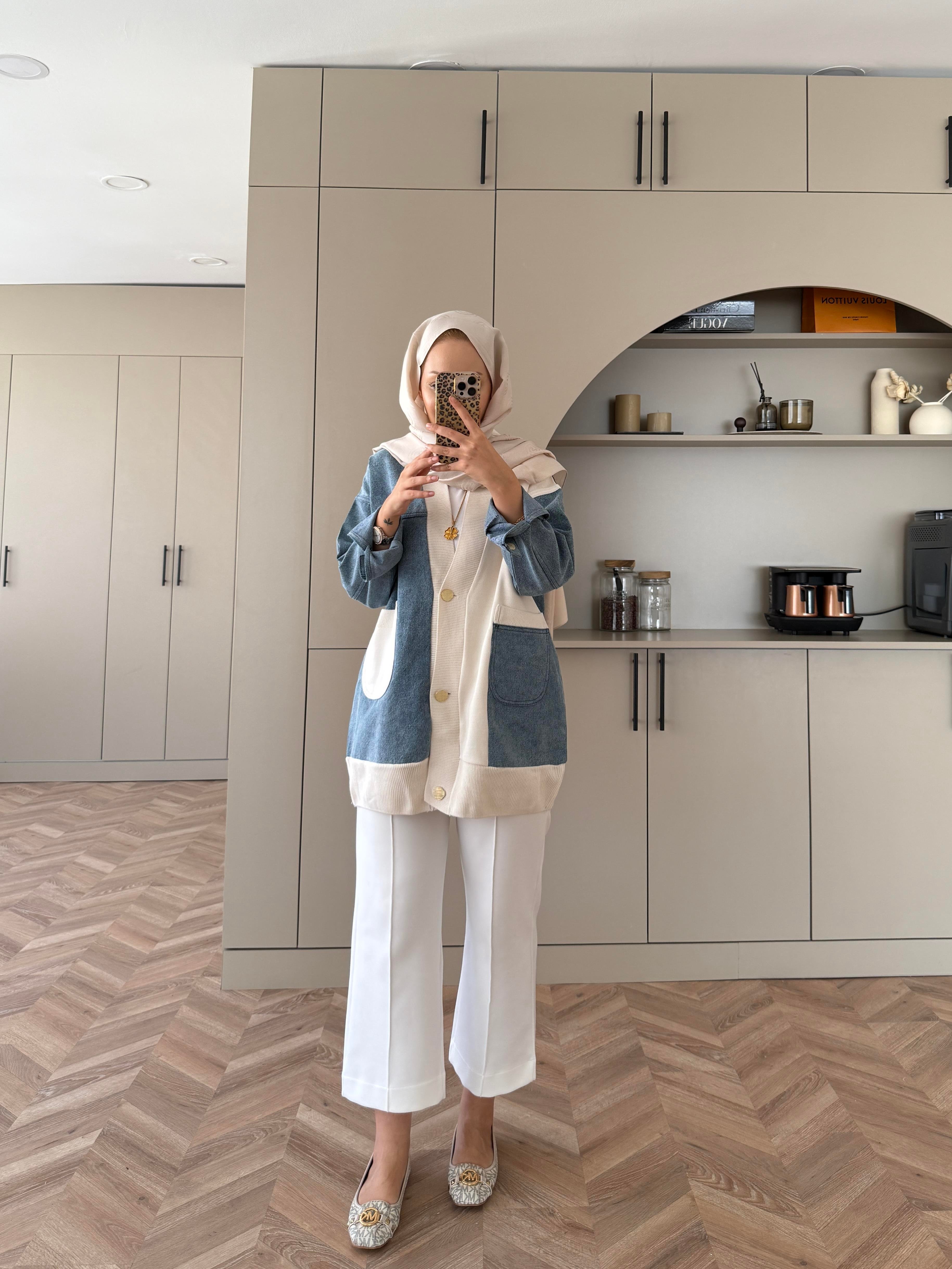 Kontrast Kot Detaylı Hırka Ekru