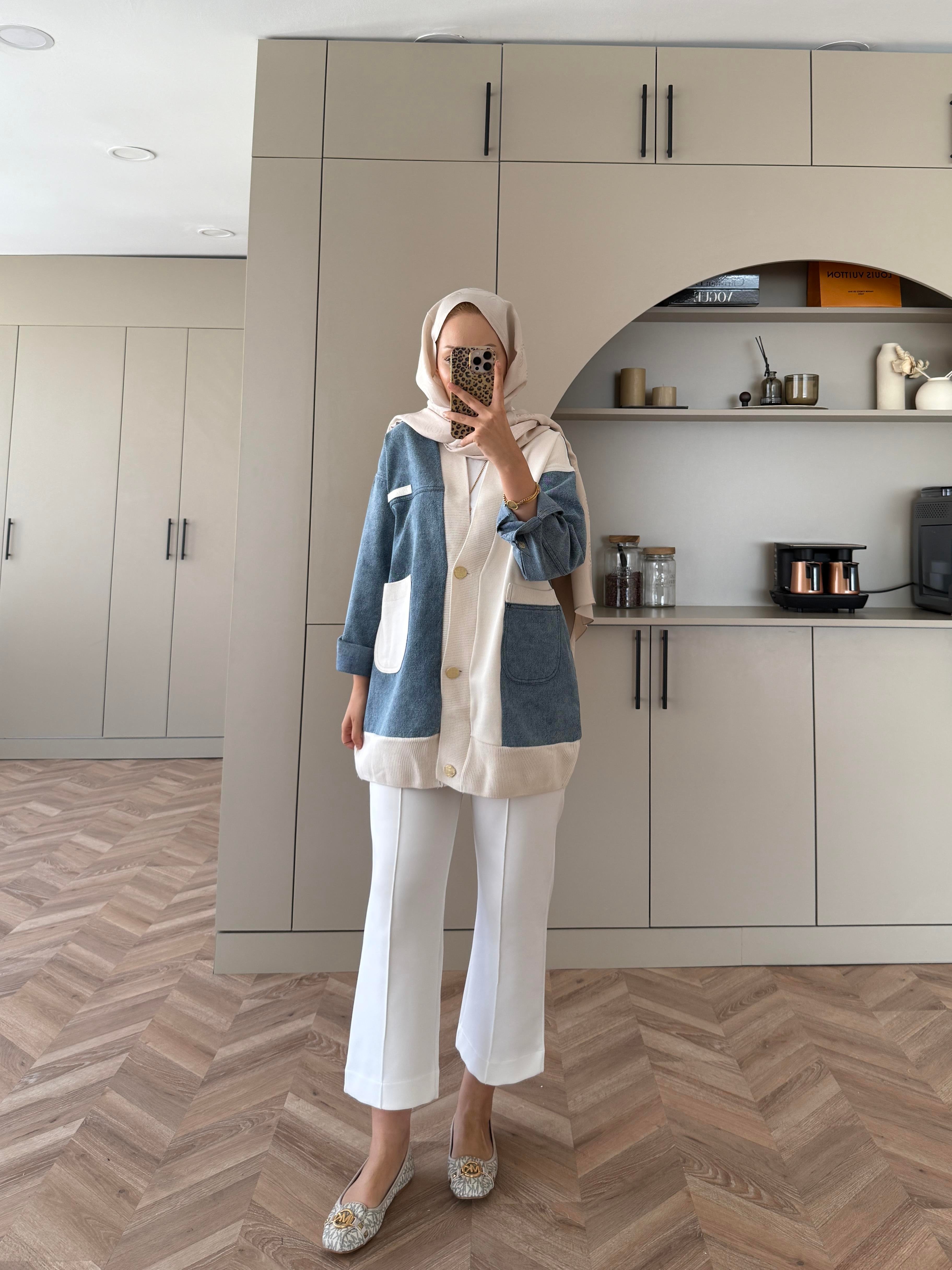 Kontrast Kot Detaylı Hırka Ekru