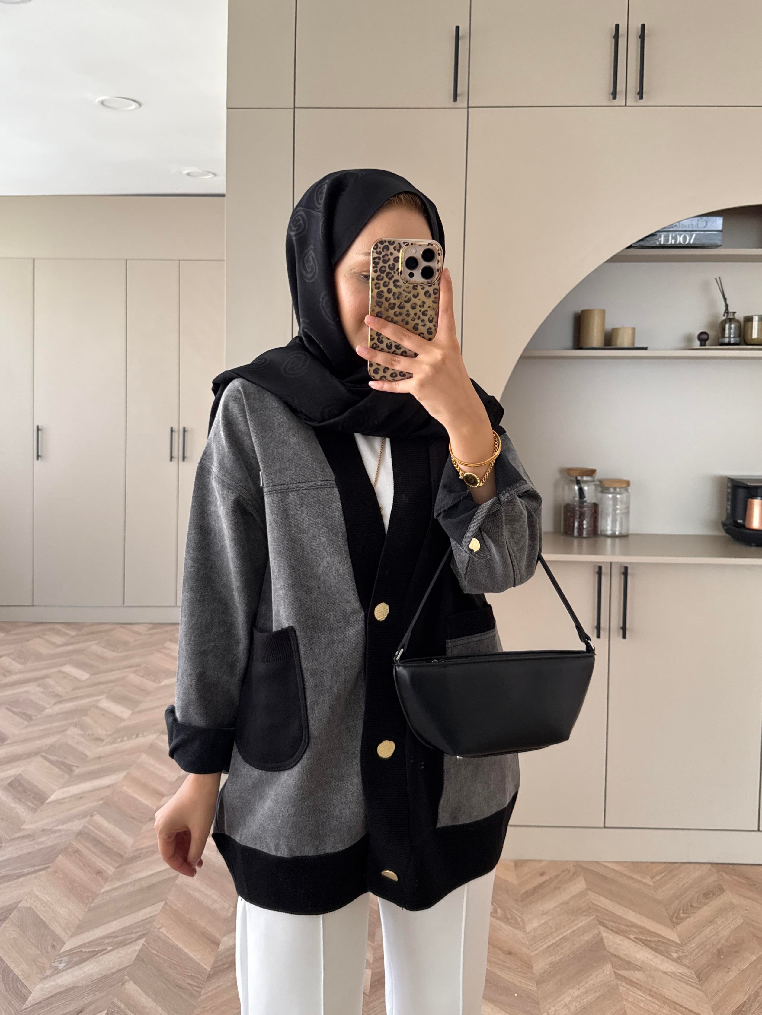 Kontrast Kot Detaylı Hırka Siyah