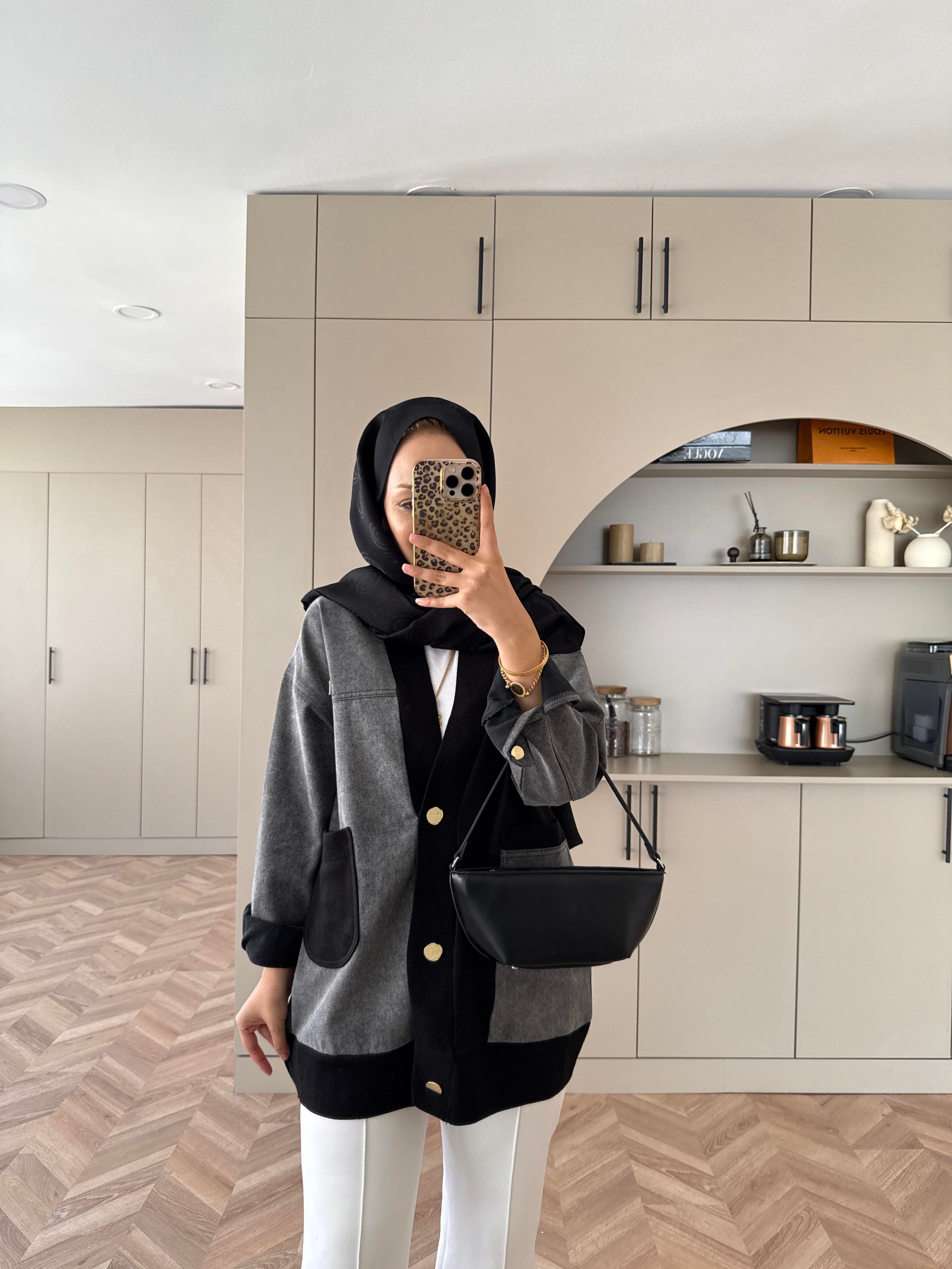 Kontrast Kot Detaylı Hırka Siyah