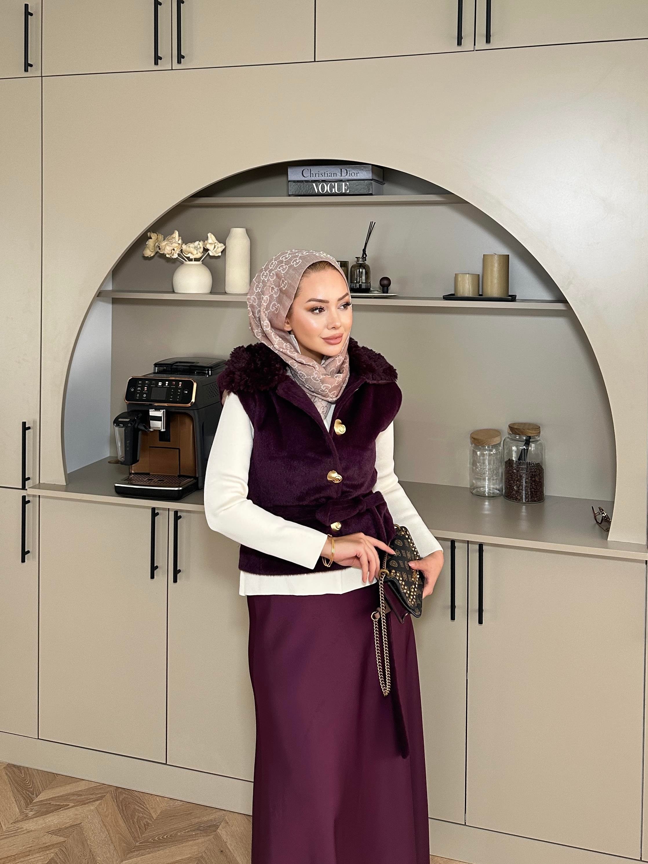 Krista Yakası Kürk Detaylı Angora Yelek Mürdüm