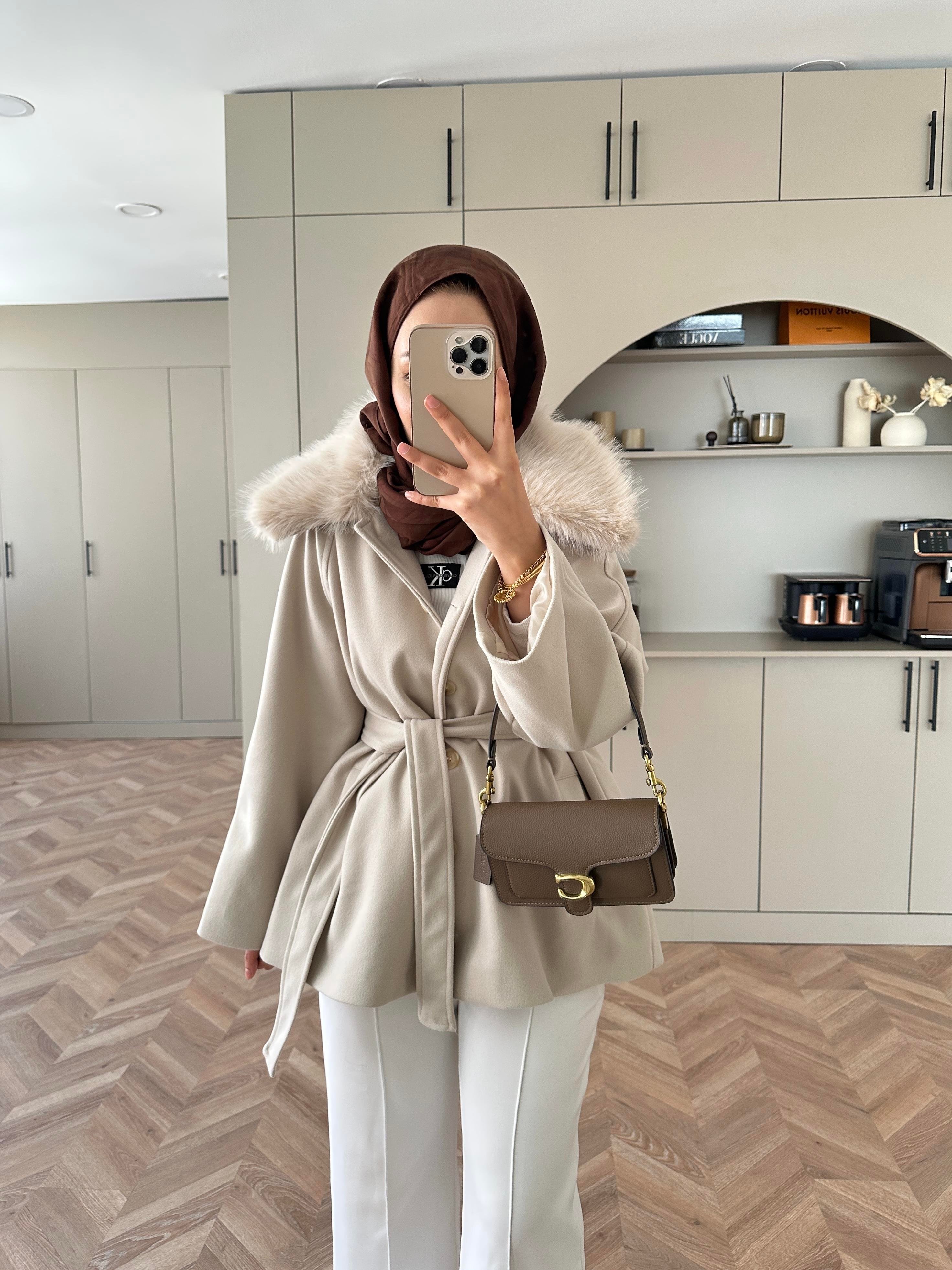 Nisse Kürk Detaylı Kaban Bej