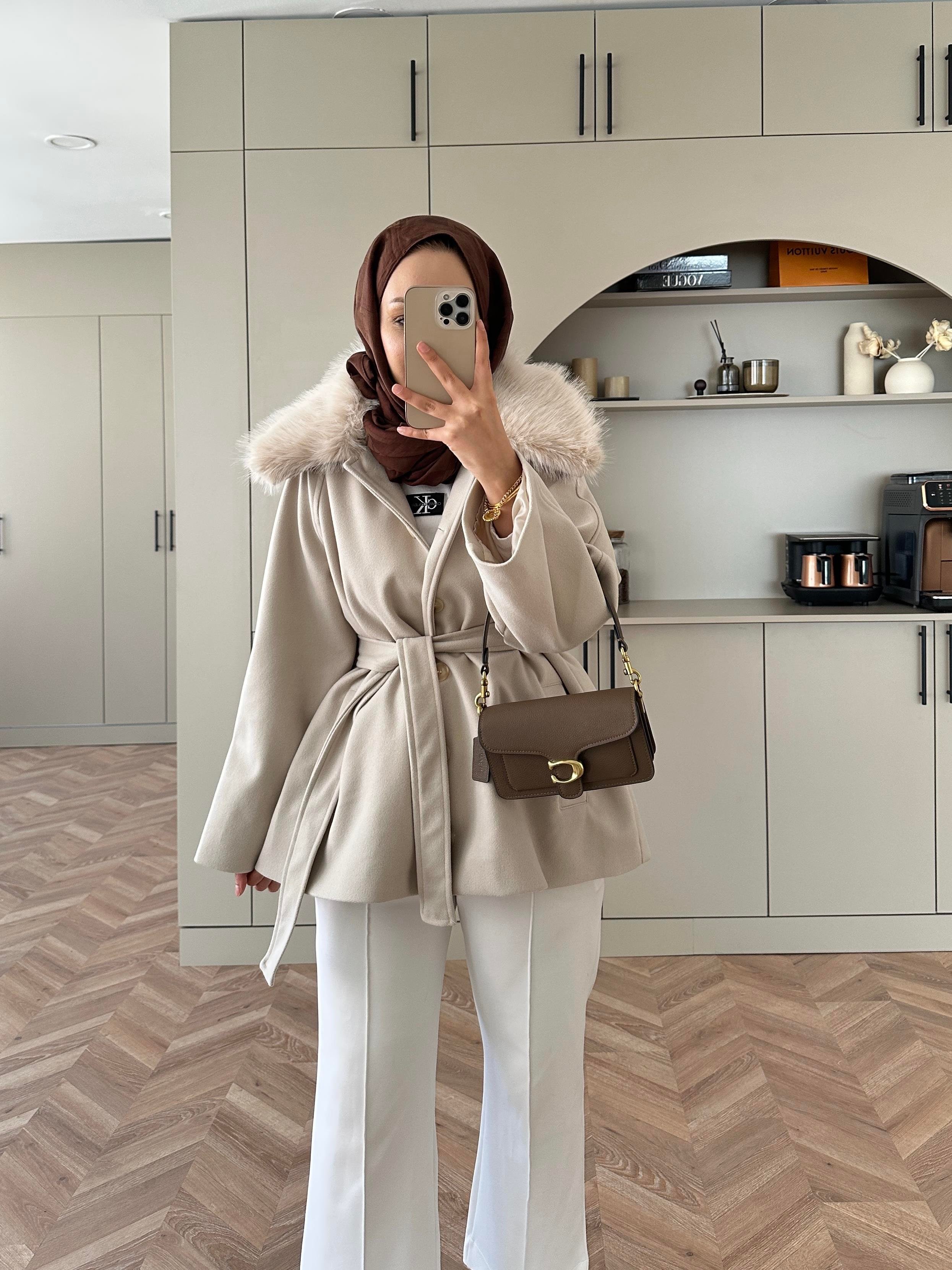 Nisse Kürk Detaylı Kaban Bej