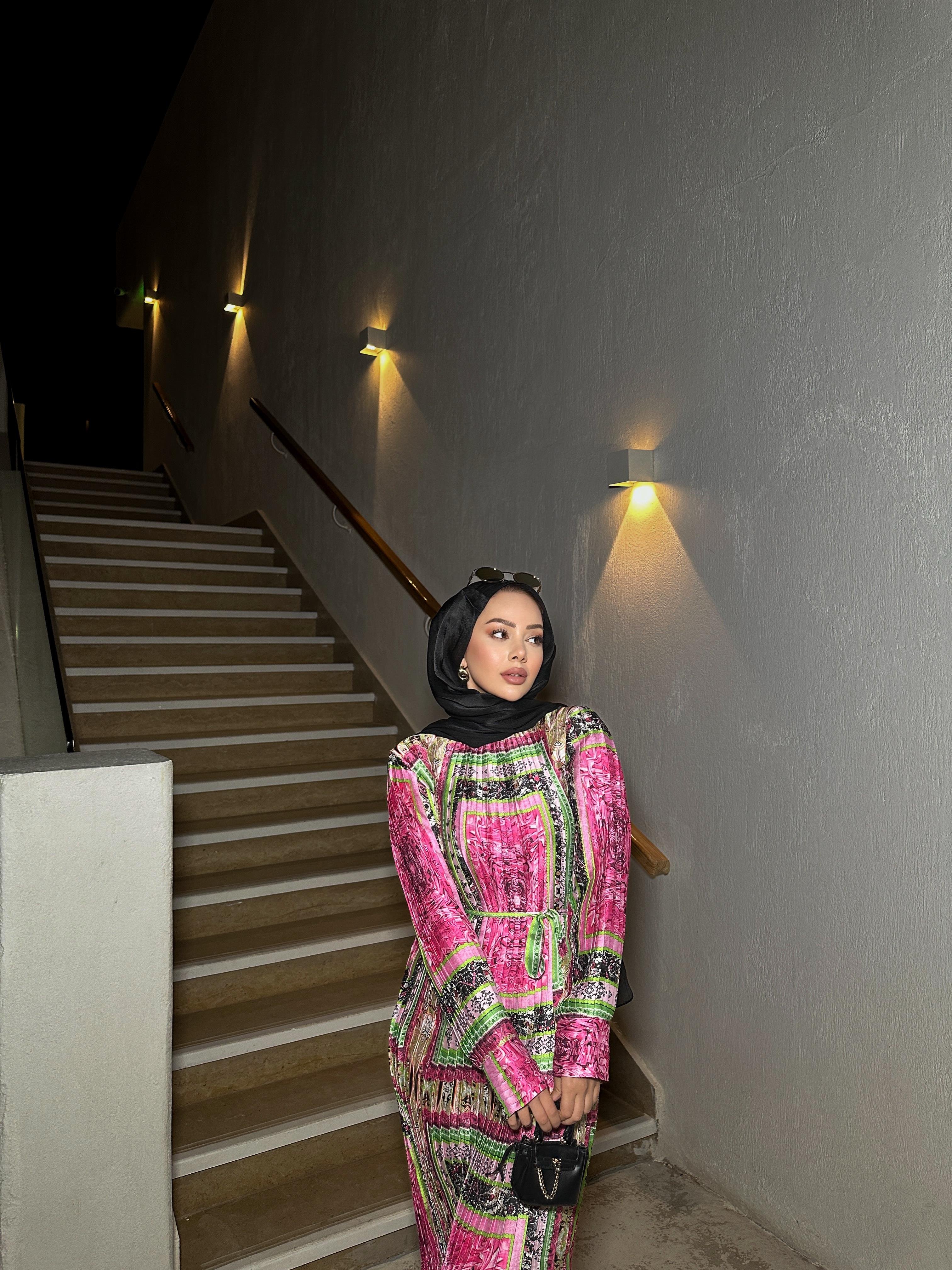 Vanessa Elbise Pembe