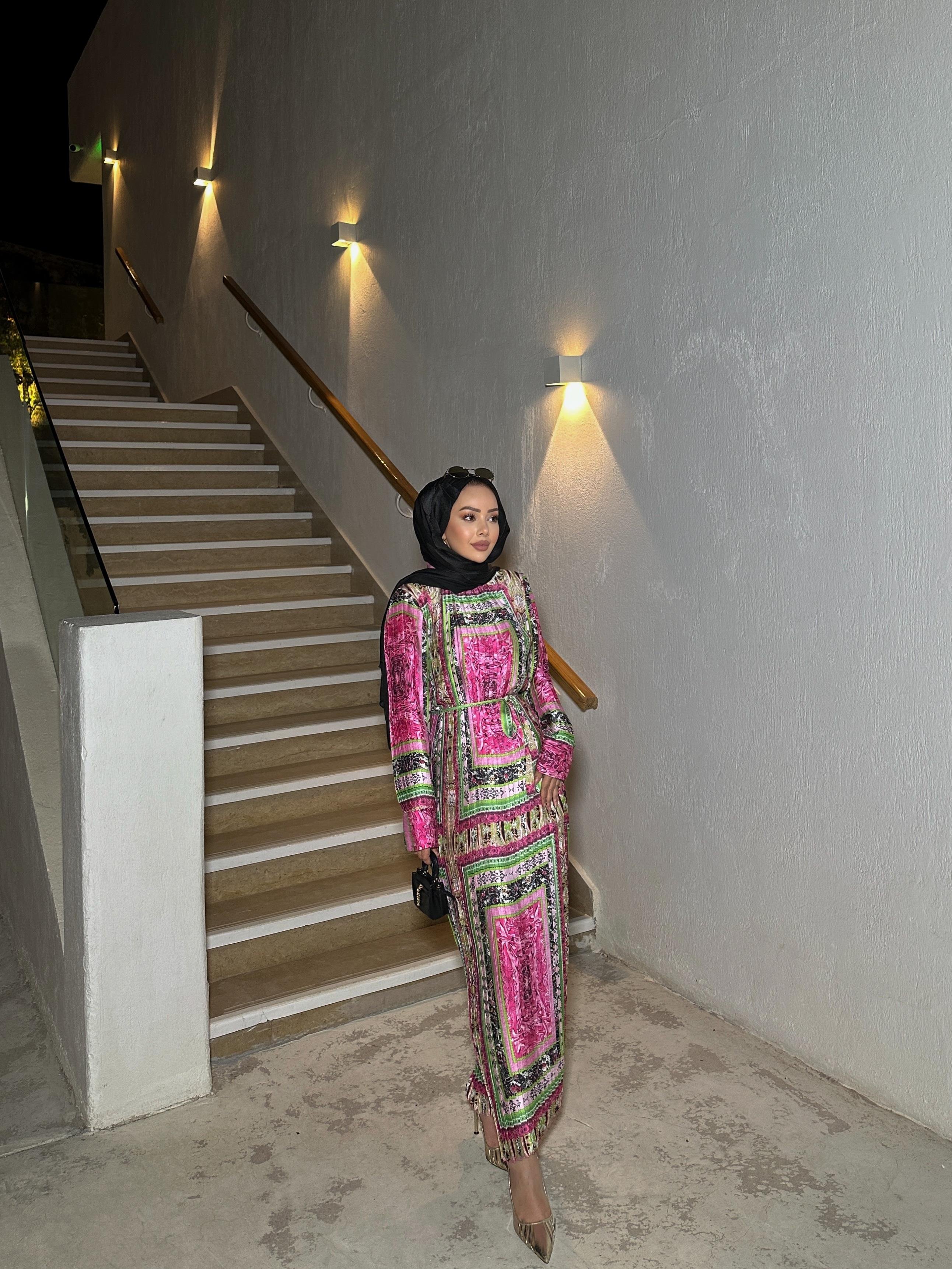 Vanessa Elbise Pembe