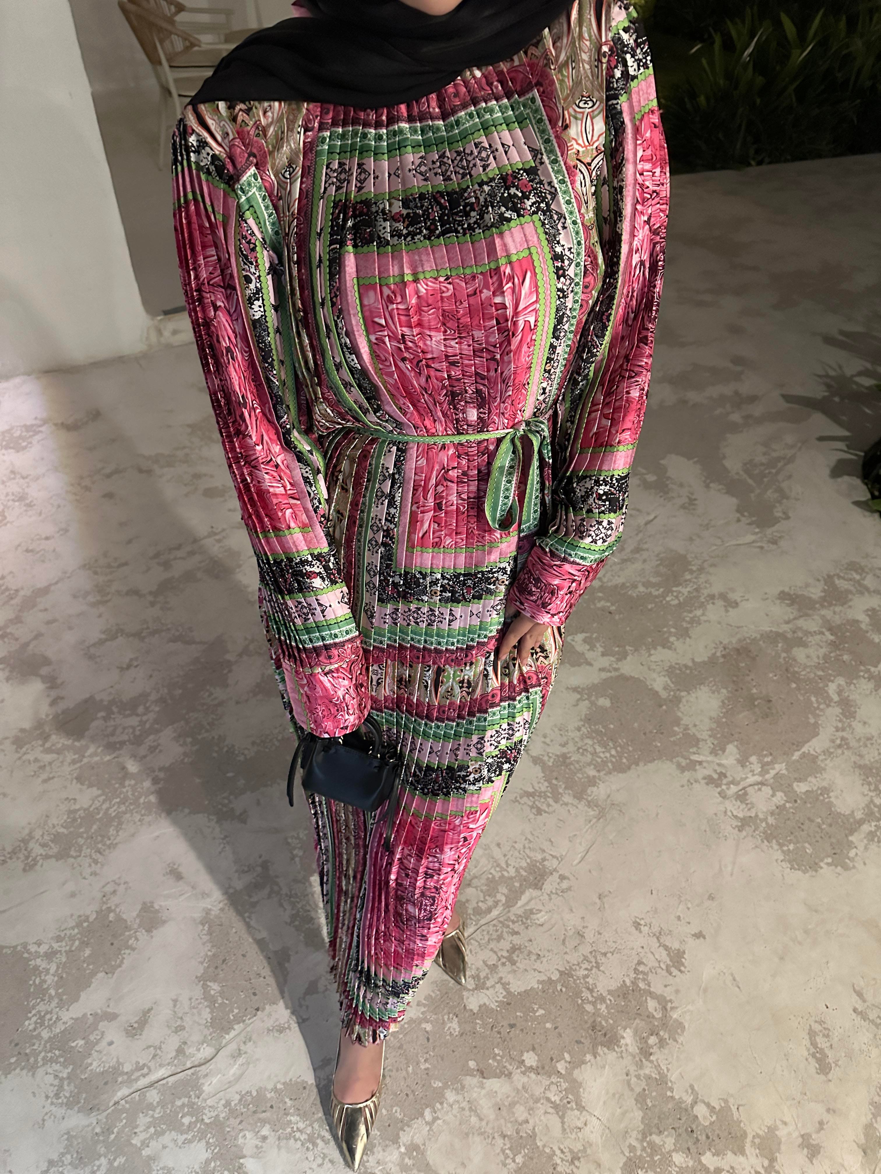 Vanessa Elbise Pembe