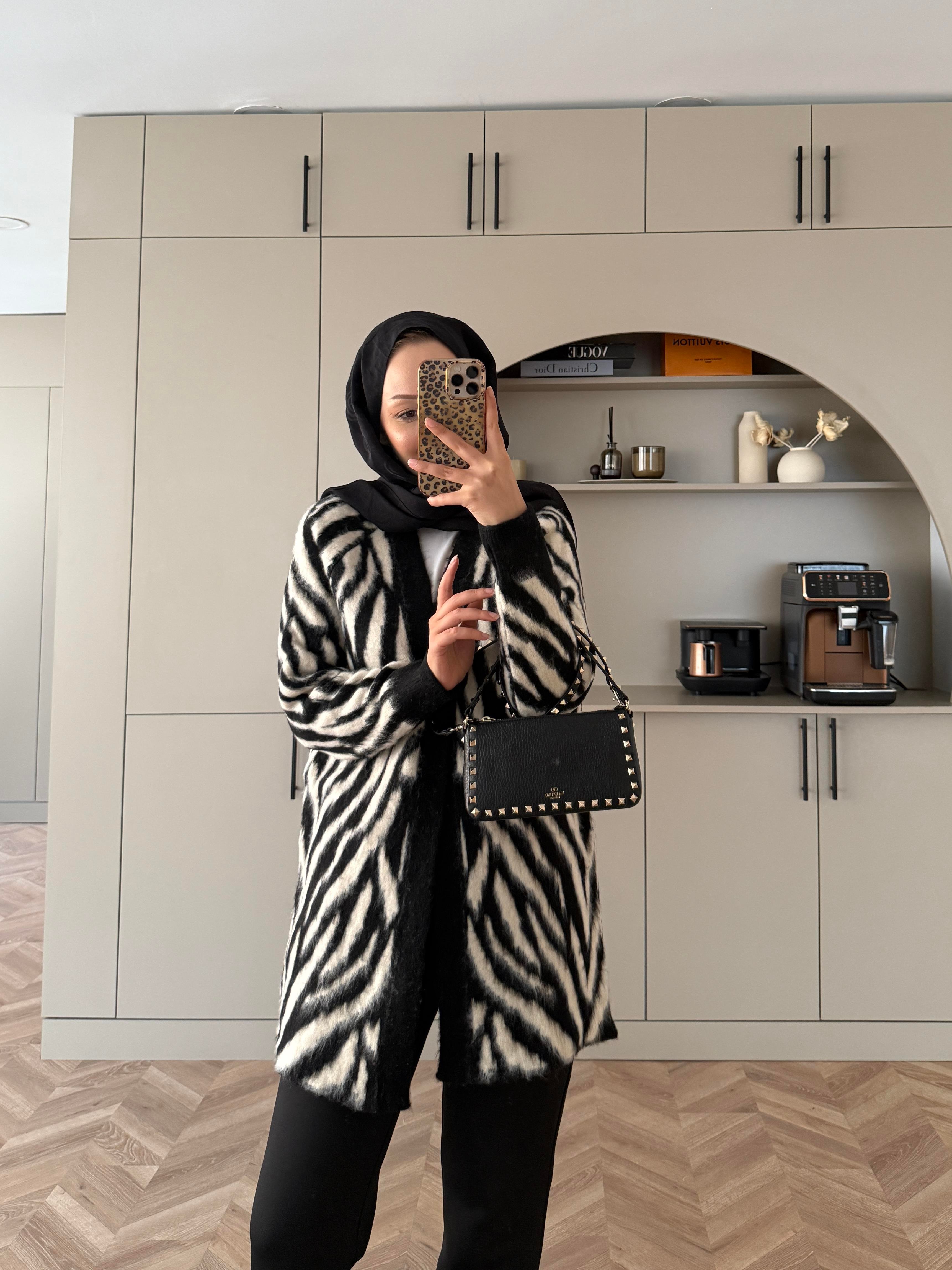 Zebra Desen Angora Hırka Siyah