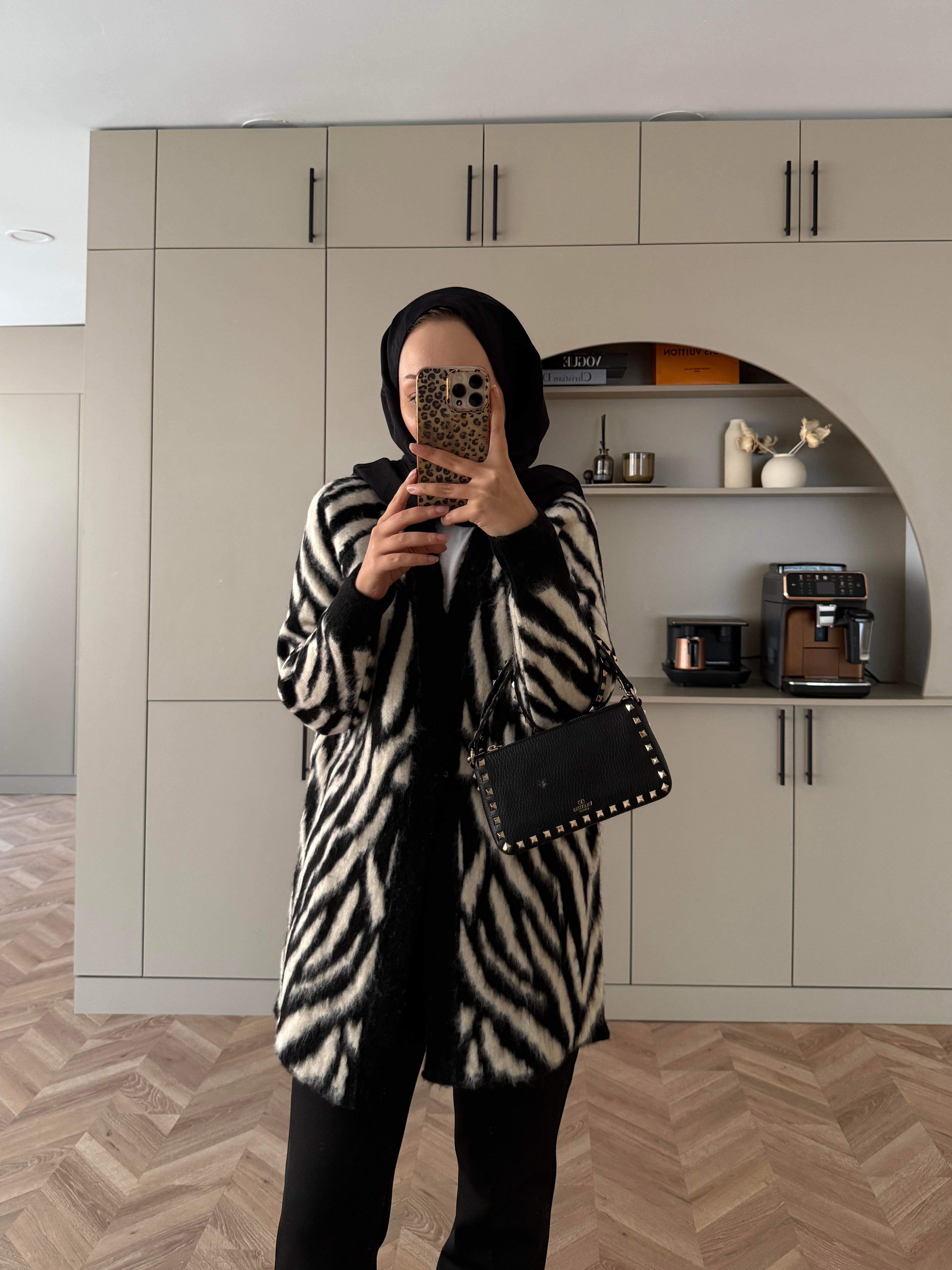 Zebra Desen Angora Hırka Siyah